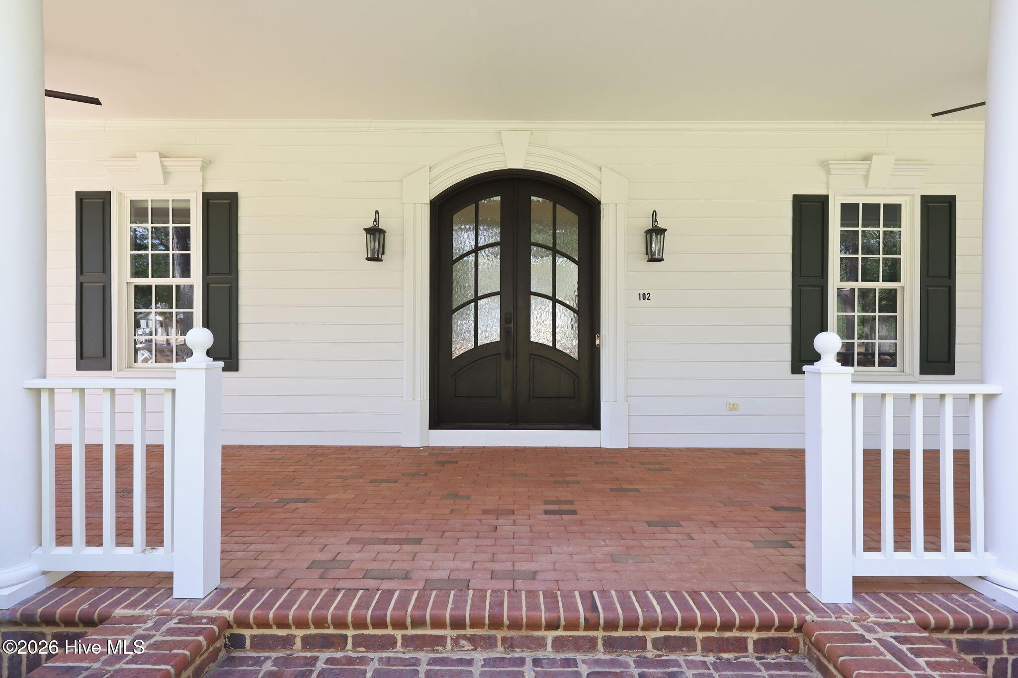 102 Chesterfield Drive Property Photo 3