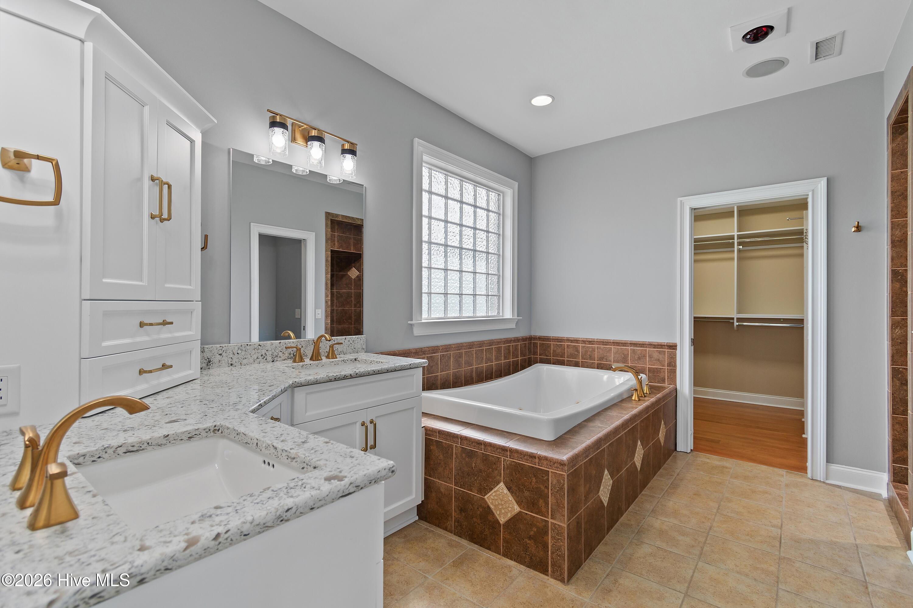 1041 Golden Sands Way Property Photo 43