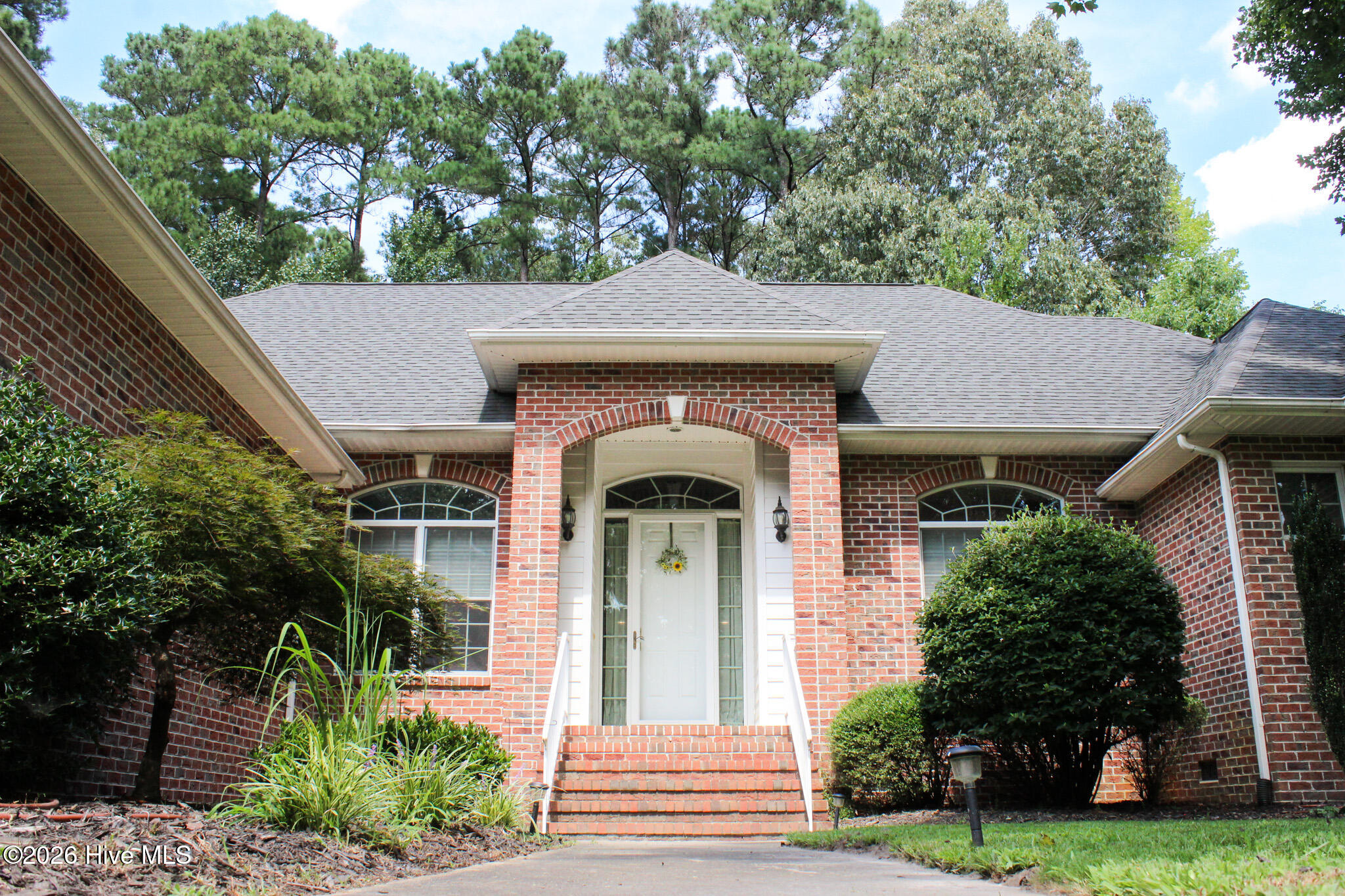 100 Black Circle Property Photo 2
