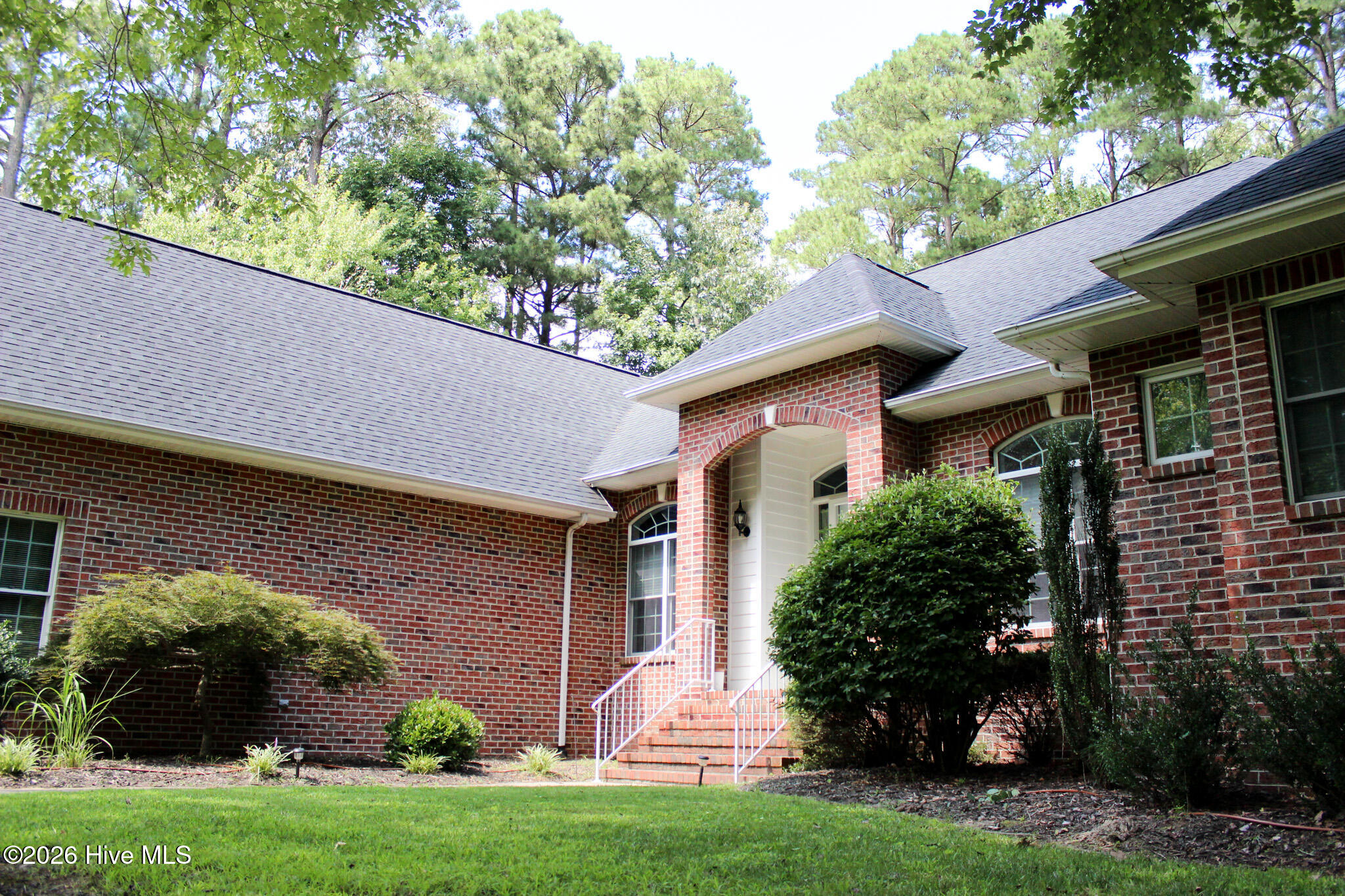 100 Black Circle Property Photo 3