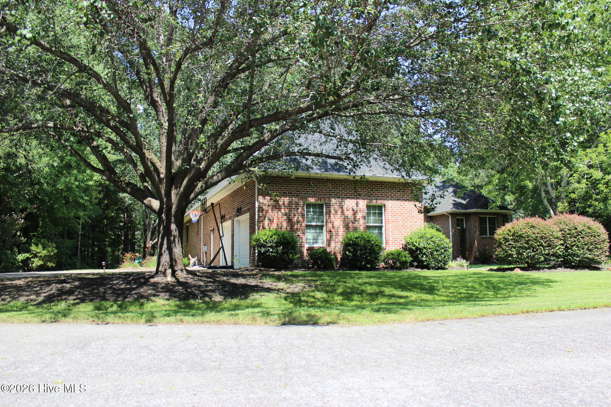 100 Black Circle Property Photo 5
