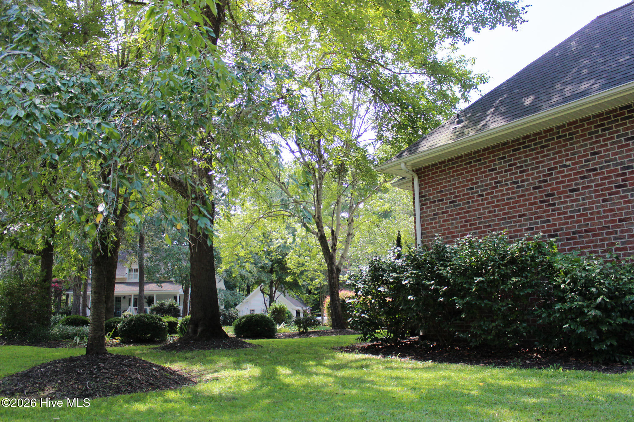 100 Black Circle Property Photo 7