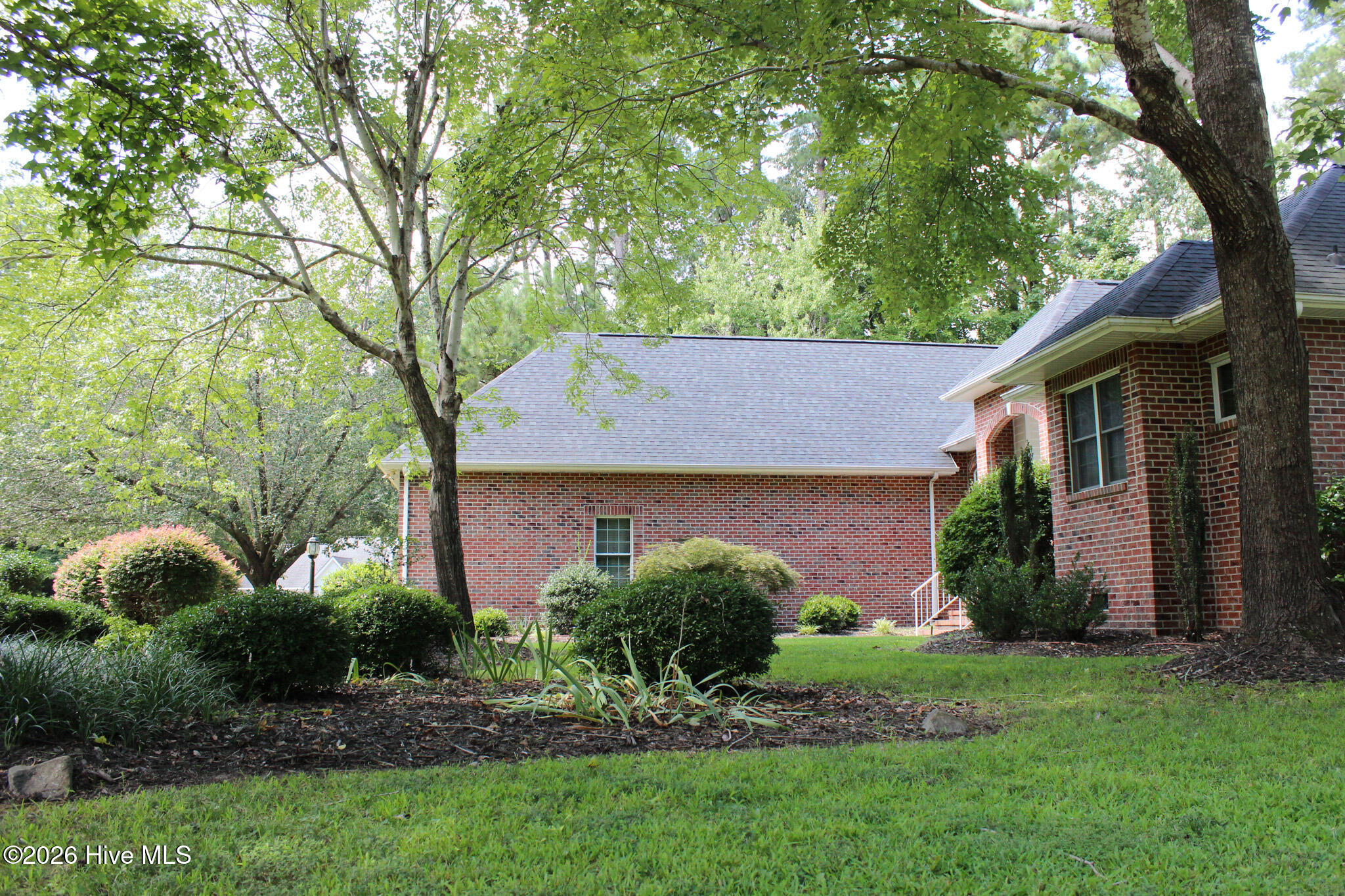 100 Black Circle Property Photo 8