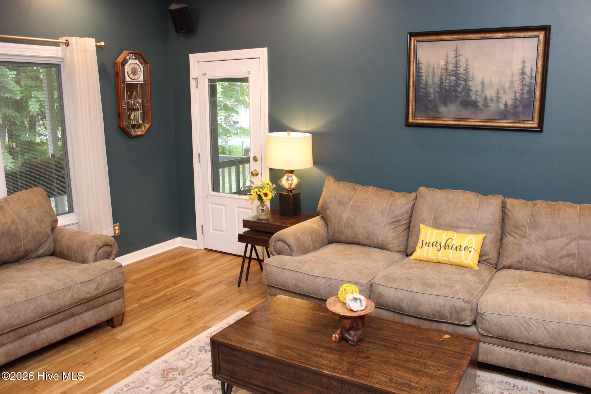 100 Black Circle Property Photo 11