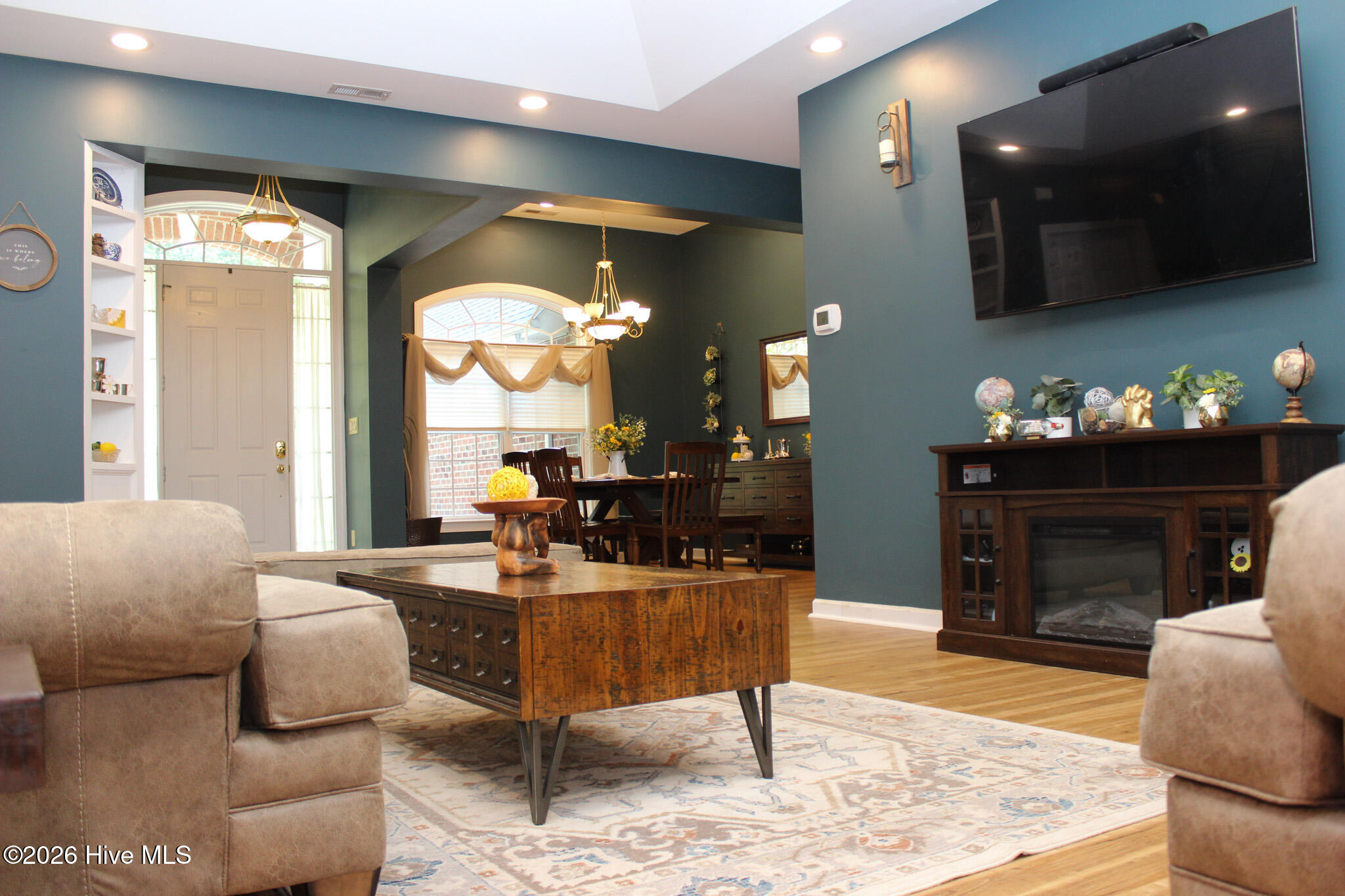 100 Black Circle Property Photo 15