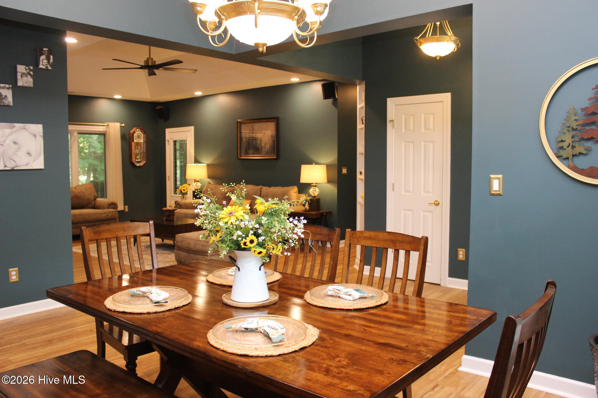 100 Black Circle Property Photo 17