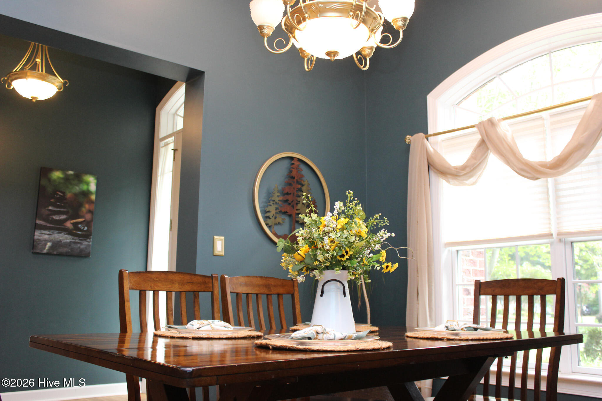 100 Black Circle Property Photo 19