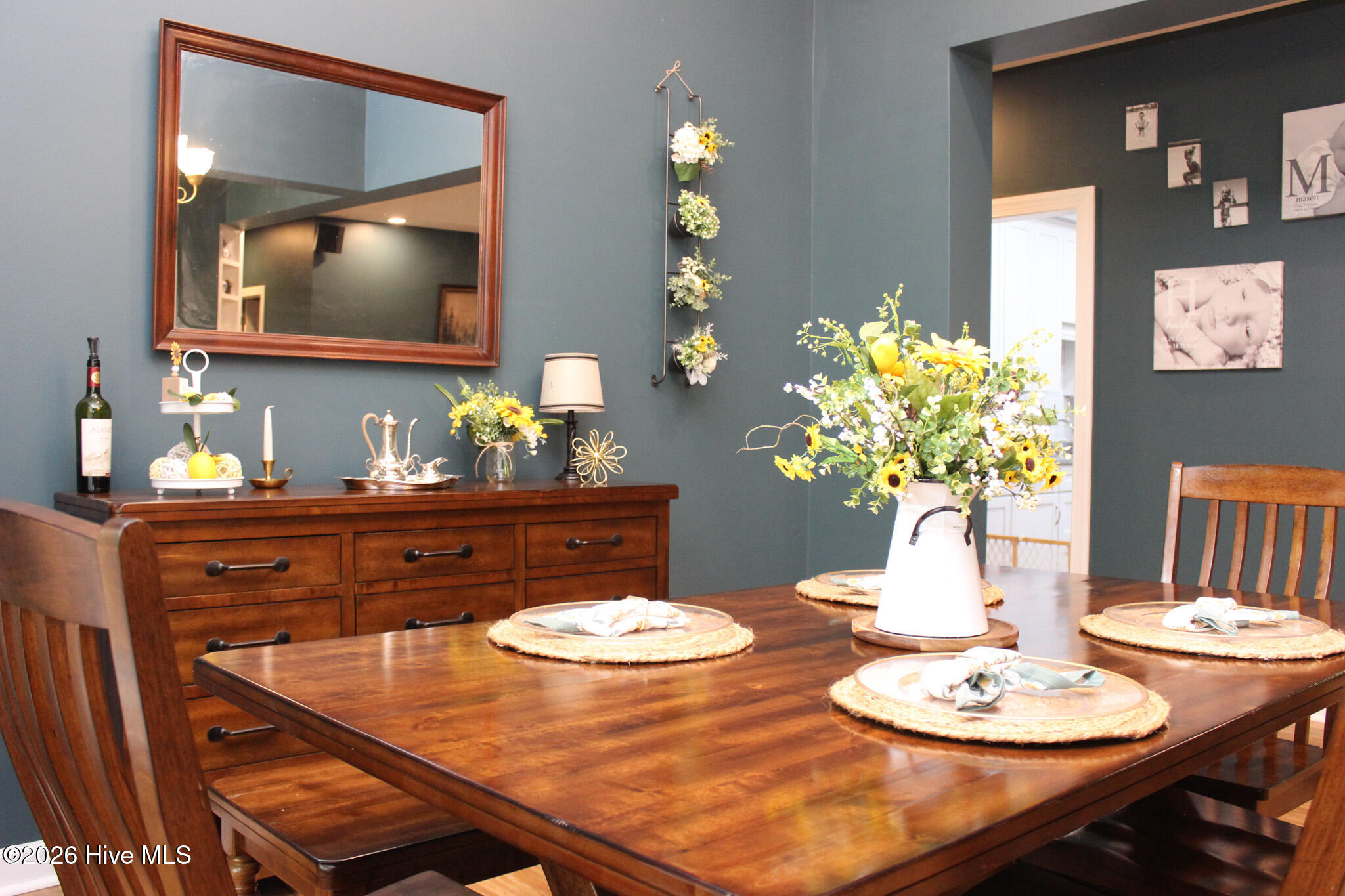 100 Black Circle Property Photo 20