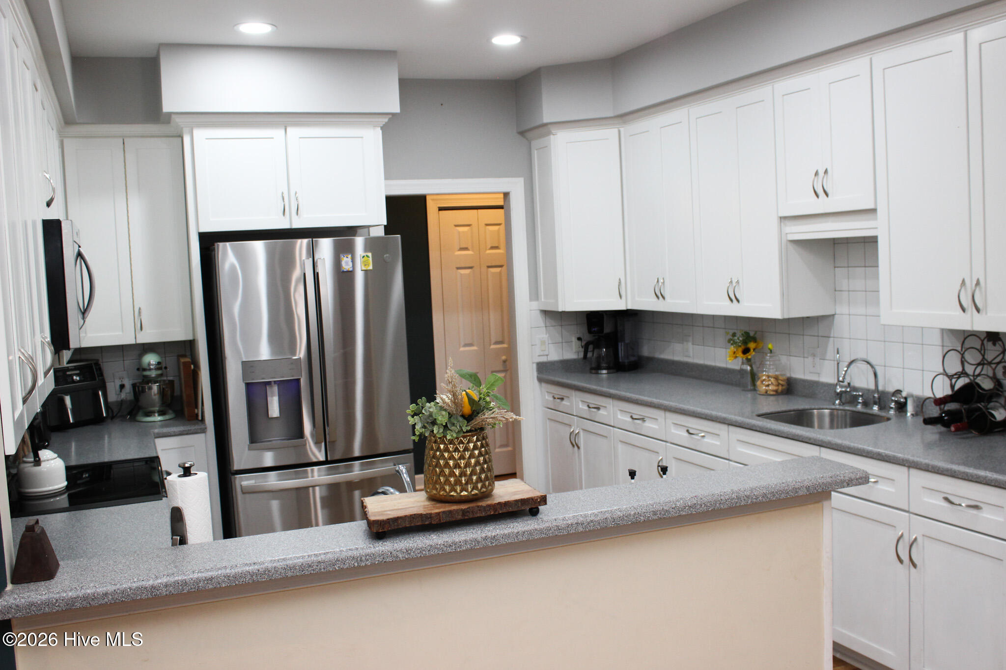 100 Black Circle Property Photo 21