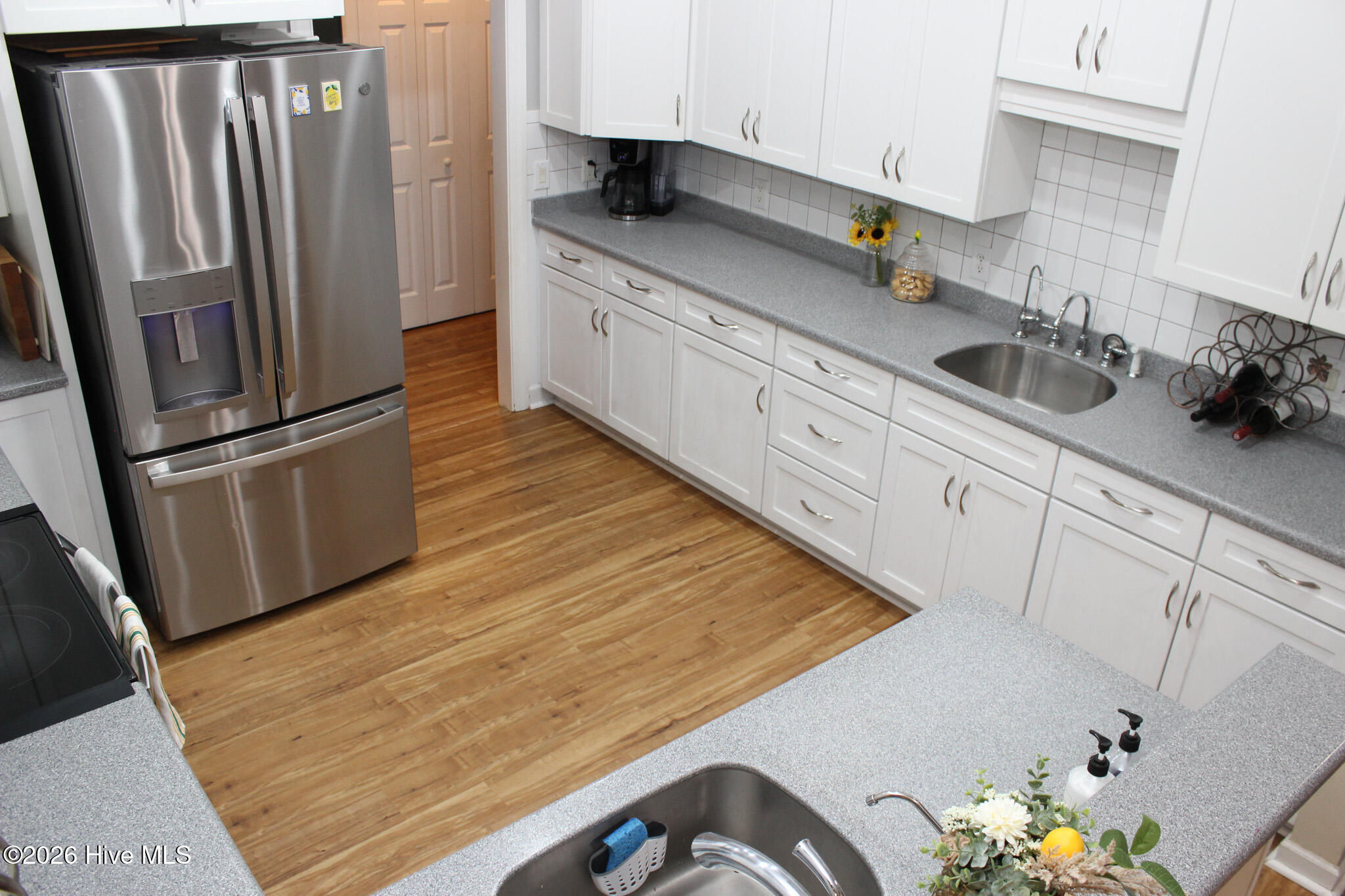100 Black Circle Property Photo 22