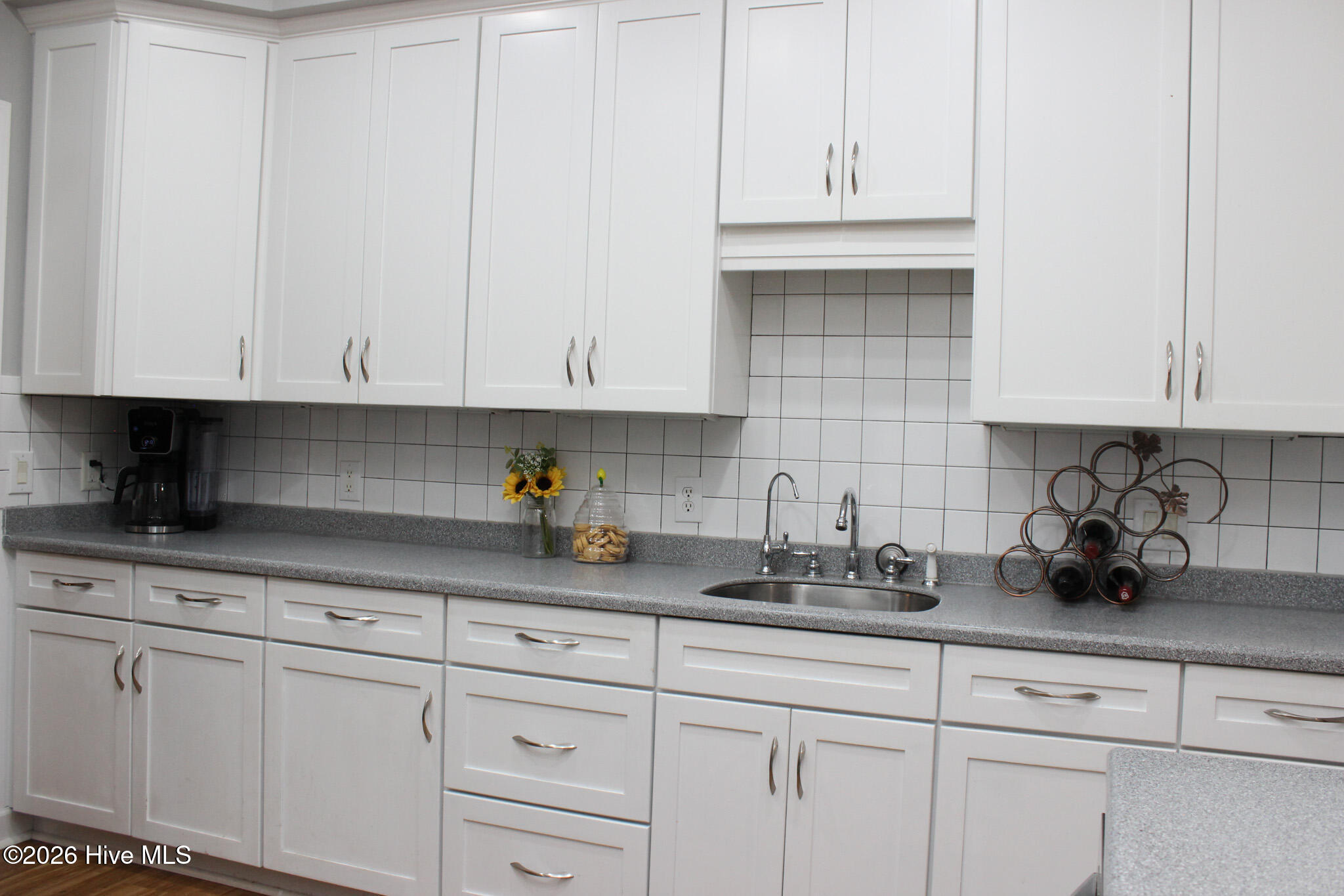 100 Black Circle Property Photo 25