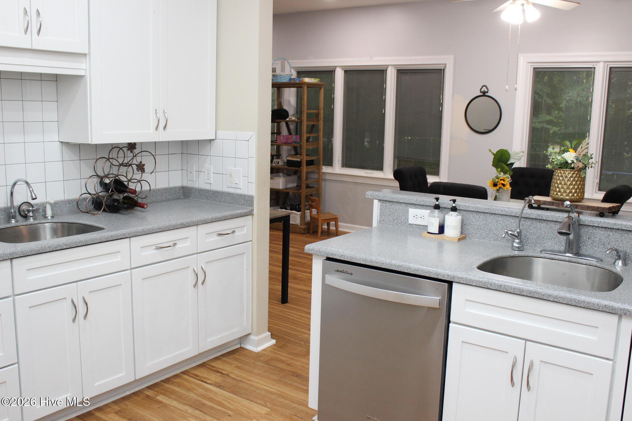 100 Black Circle Property Photo 26