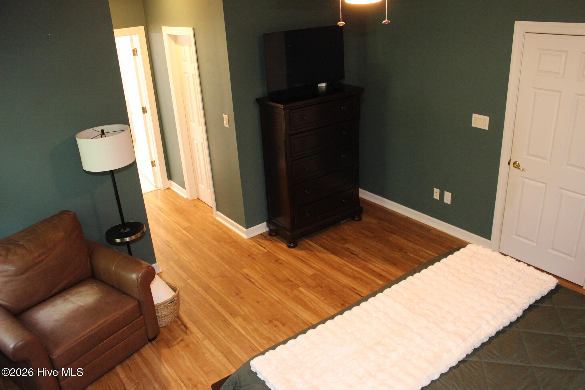 100 Black Circle Property Photo 31
