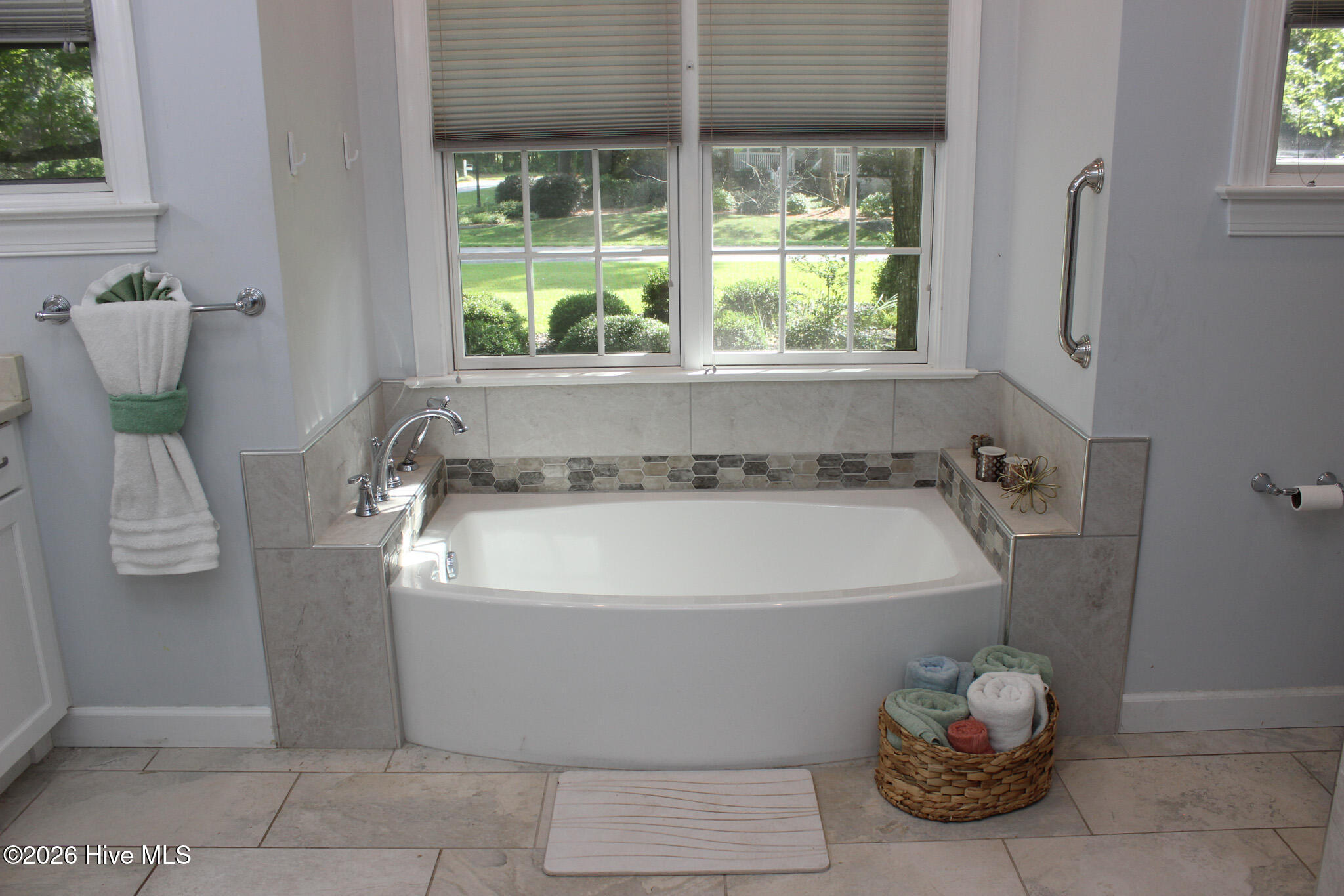 100 Black Circle Property Photo 32