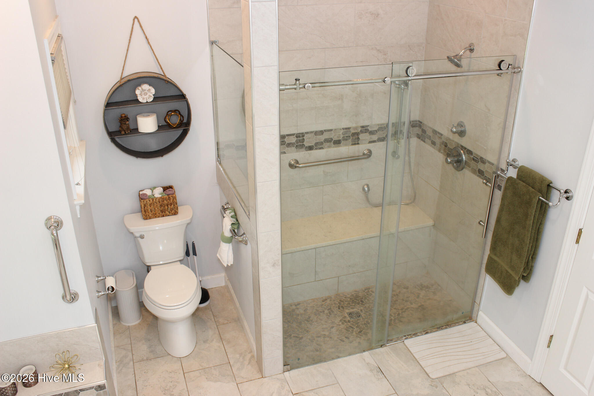 100 Black Circle Property Photo 35