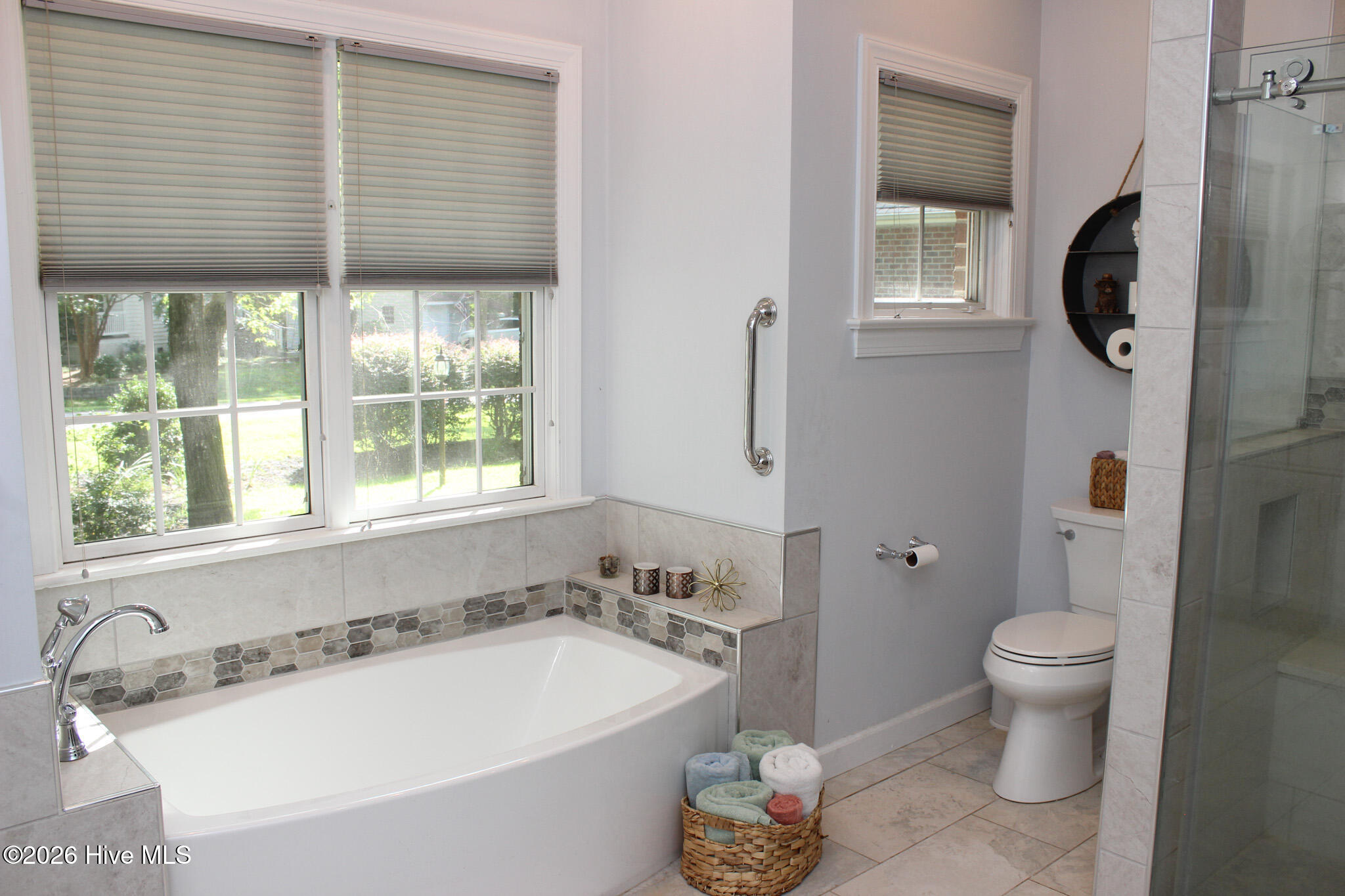 100 Black Circle Property Photo 36