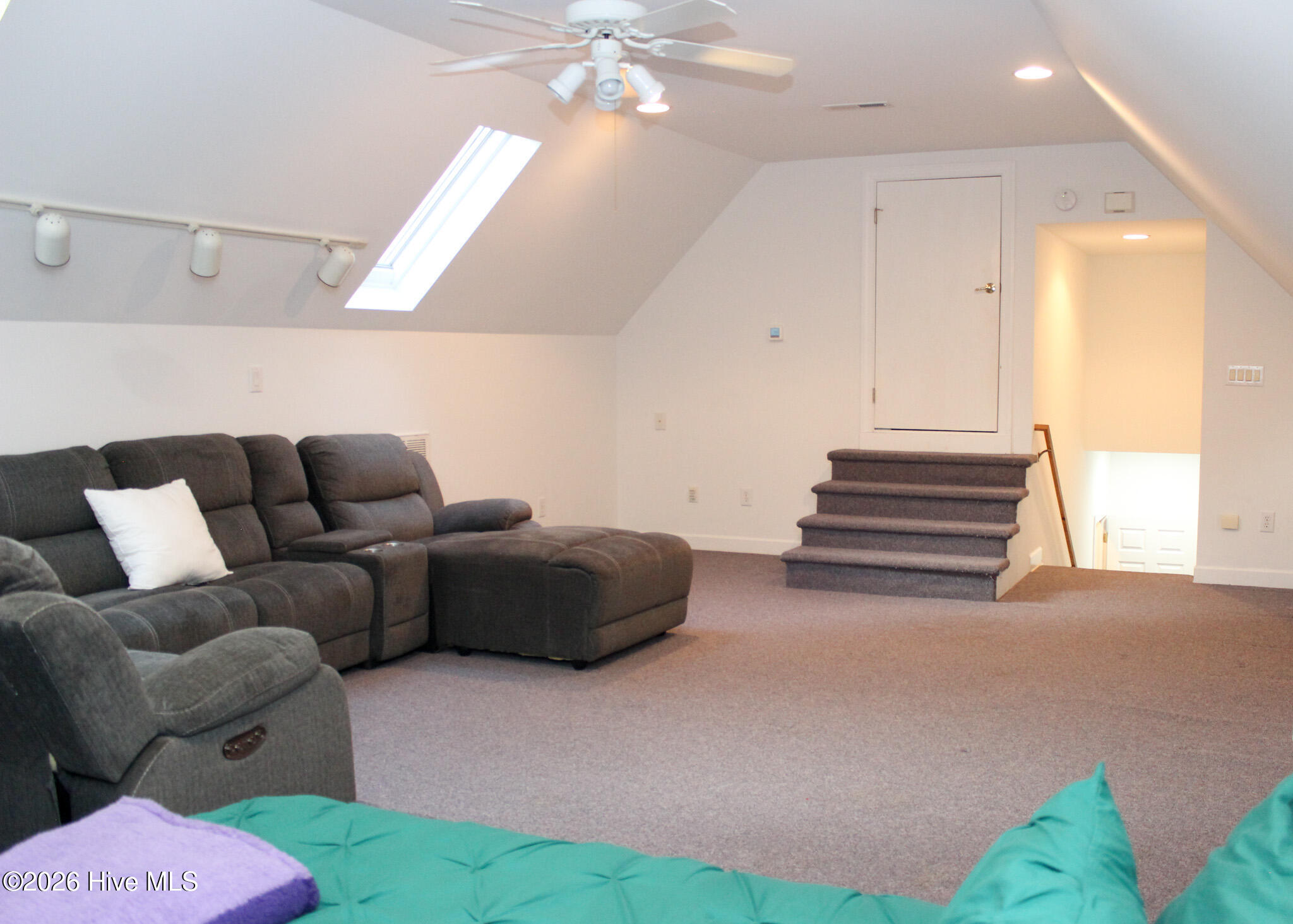 100 Black Circle Property Photo 46