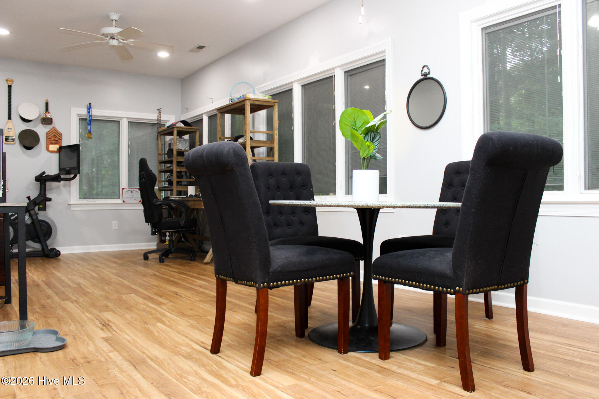 100 Black Circle Property Photo 49