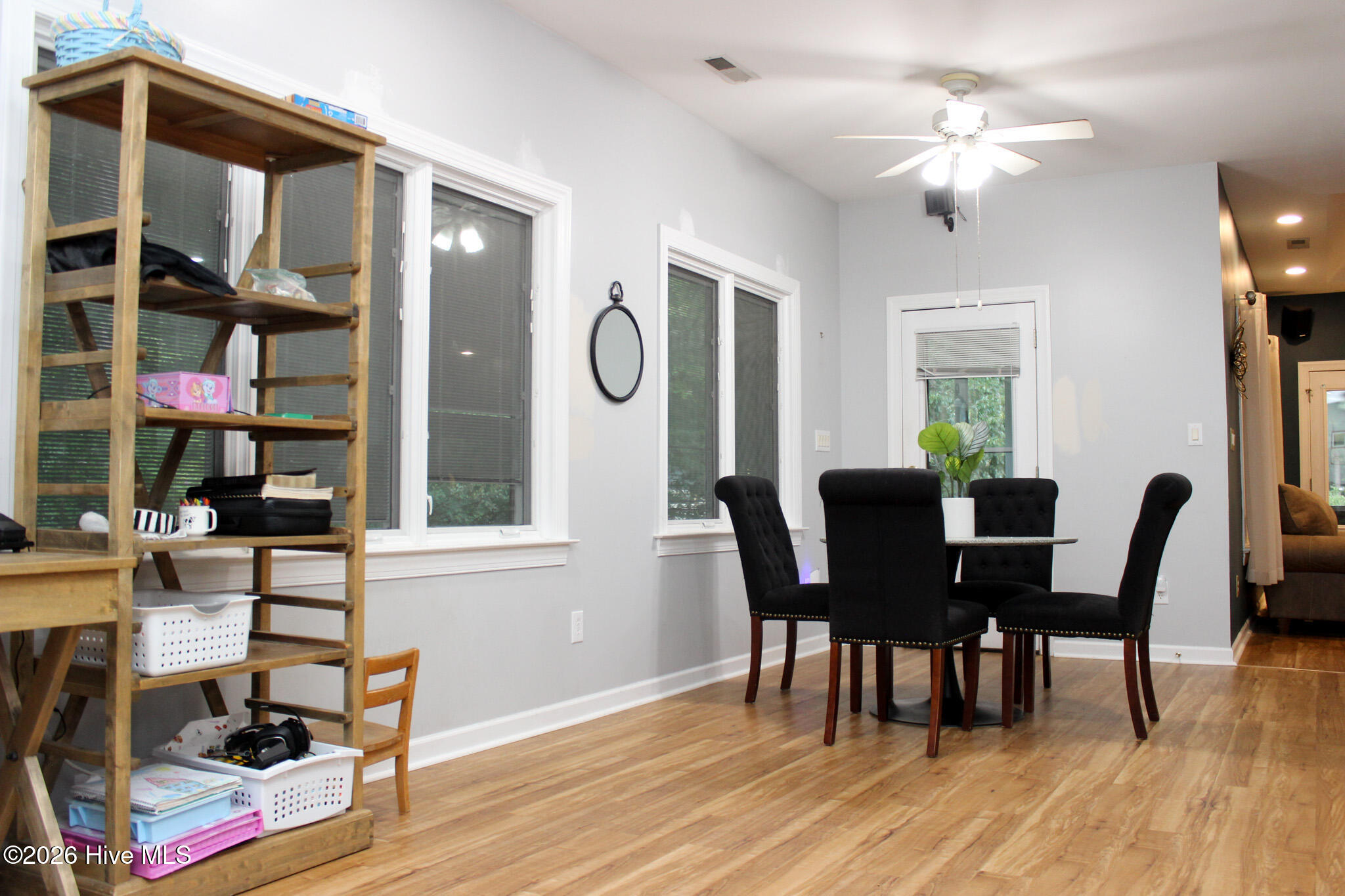 100 Black Circle Property Photo 50