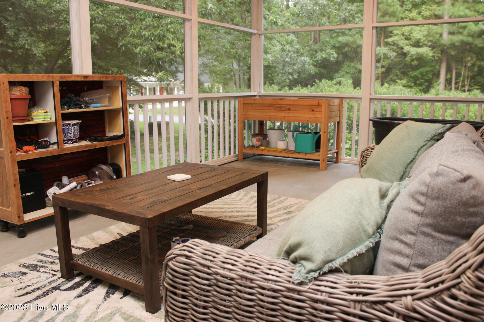 100 Black Circle Property Photo 54