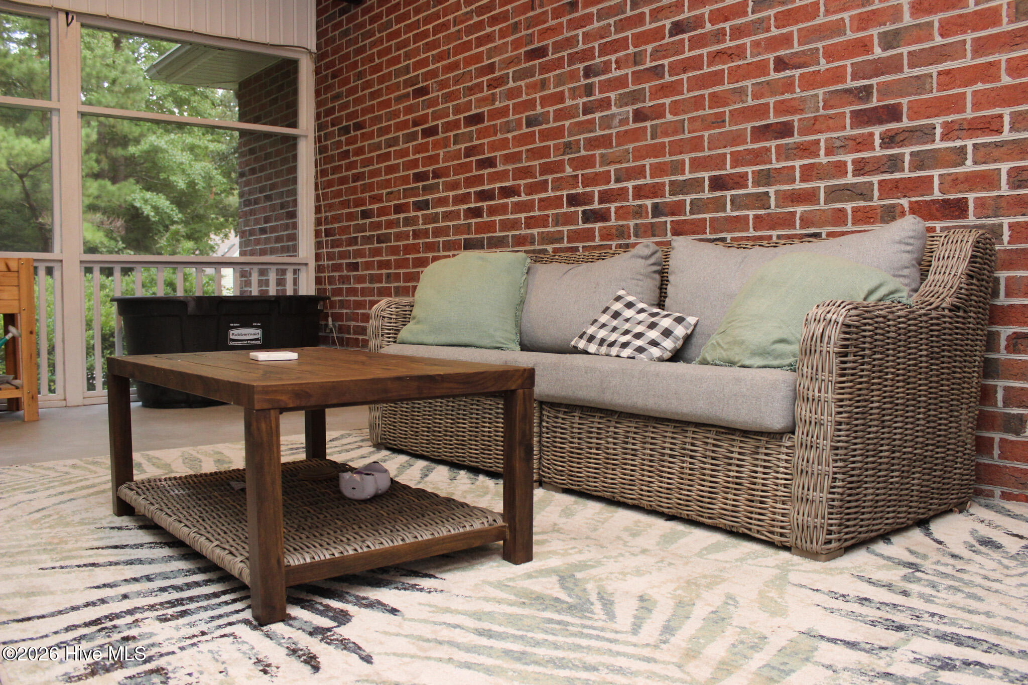 100 Black Circle Property Photo 55