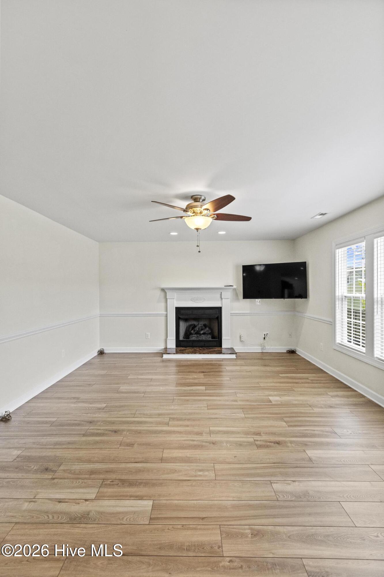 227 S River Drive Property Photo 14
