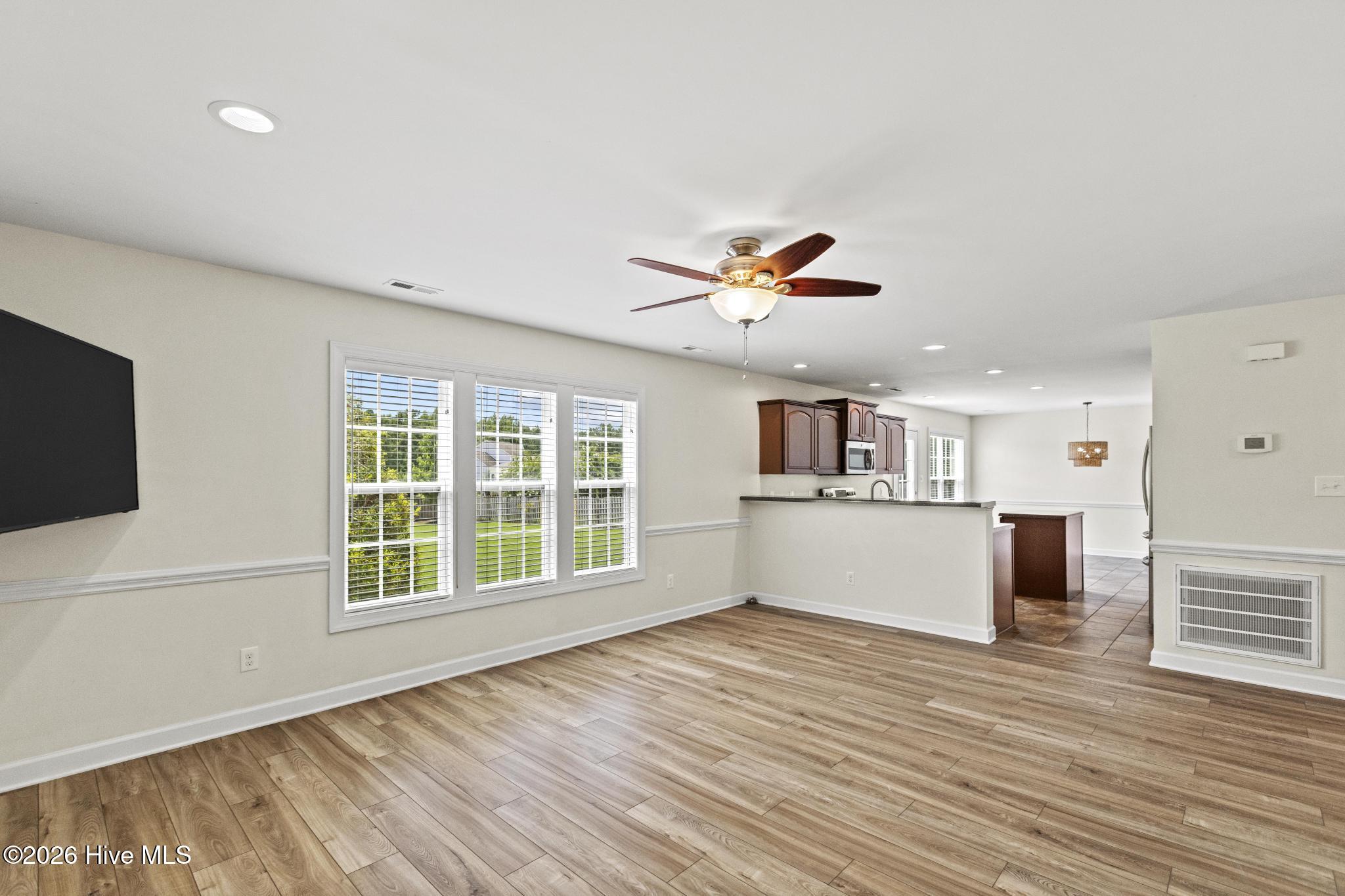 227 S River Drive Property Photo 15