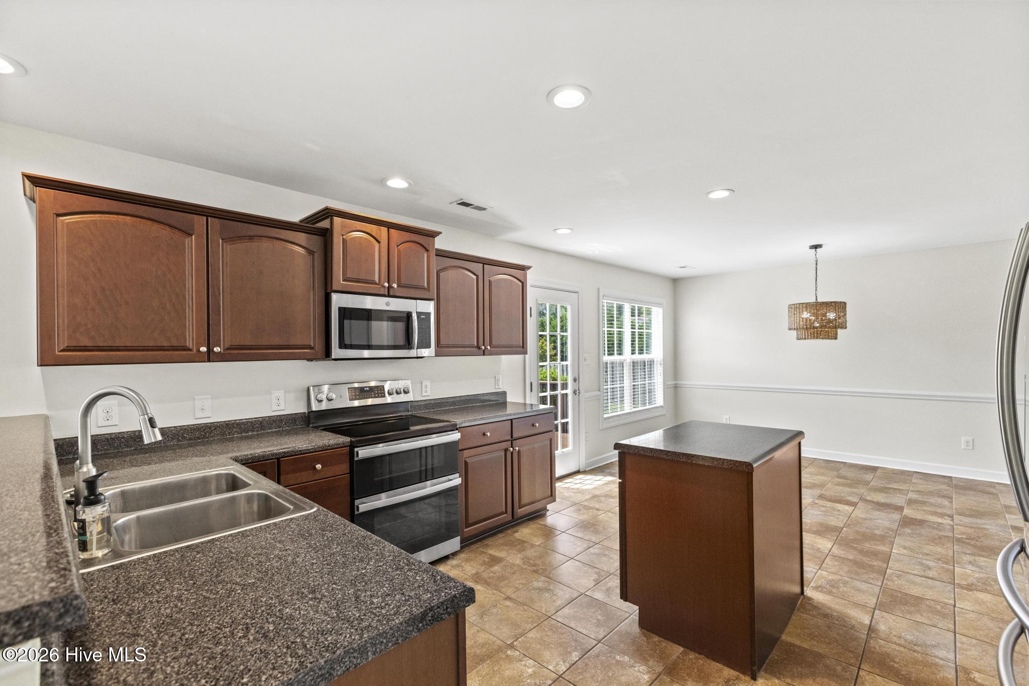 227 S River Drive Property Photo 16
