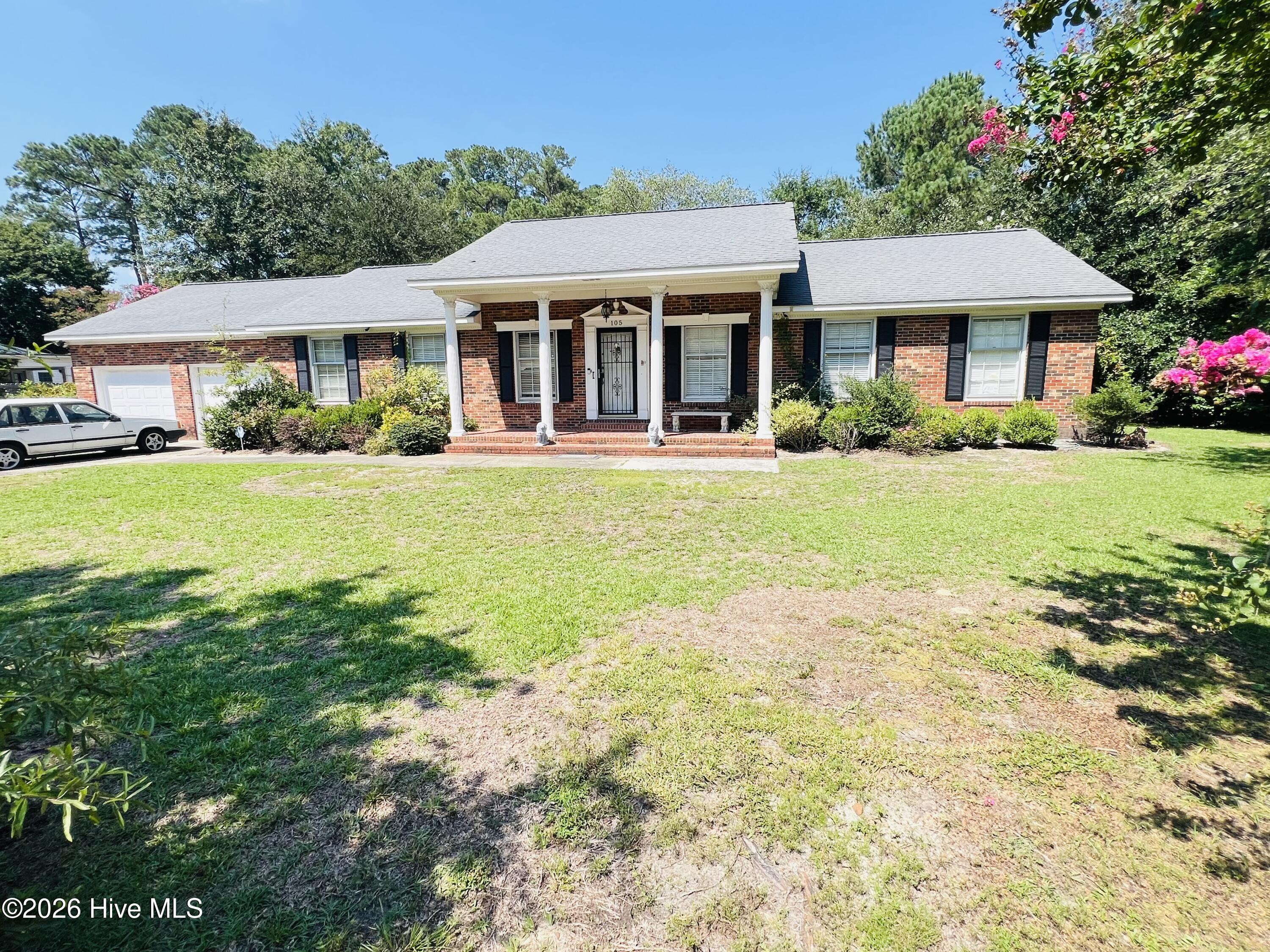 105 Country Club Circle Property Photo 2