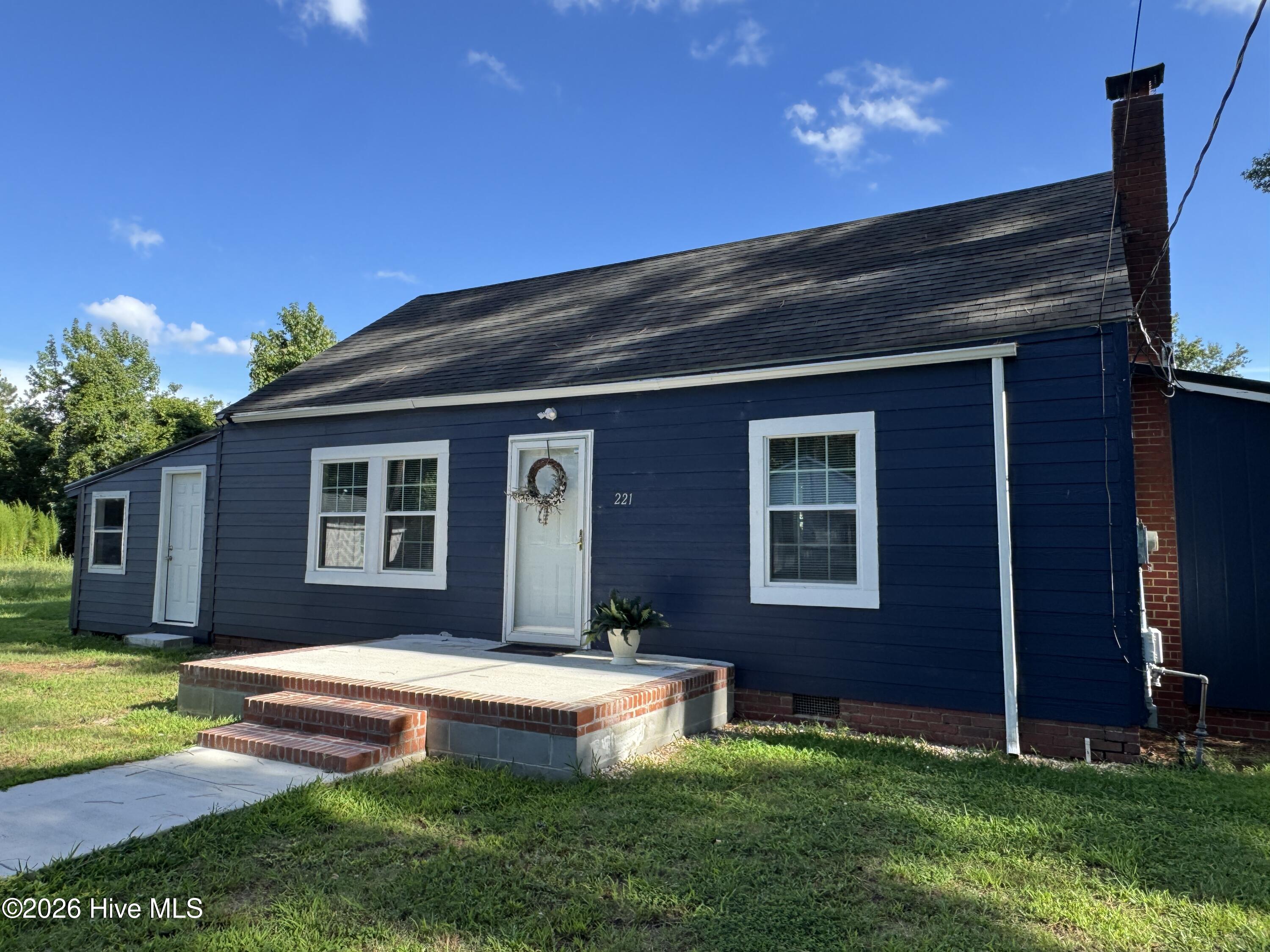 221 Adamsville Court Property Photo 2