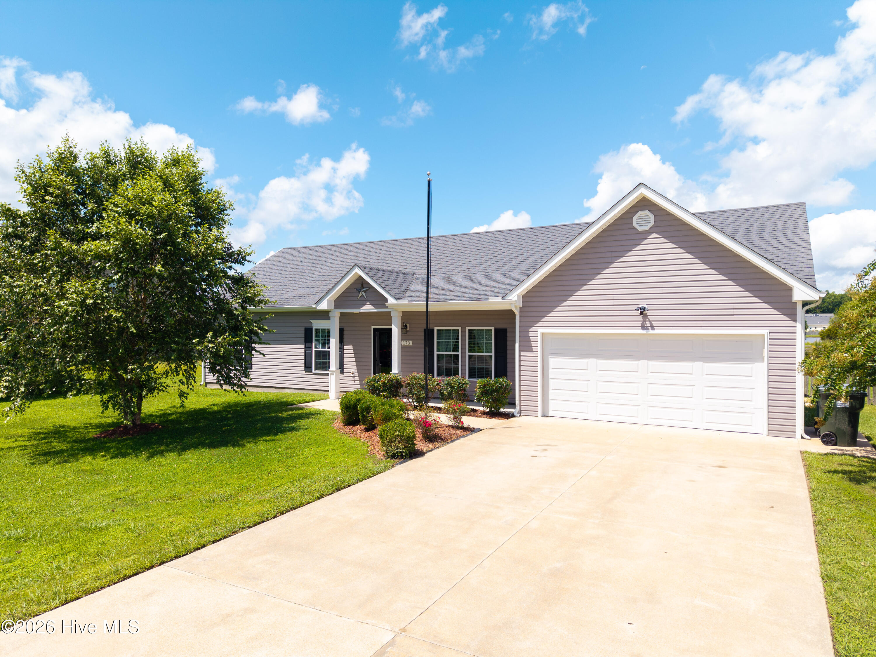 173 Laurel Woods Way Property Photo 1