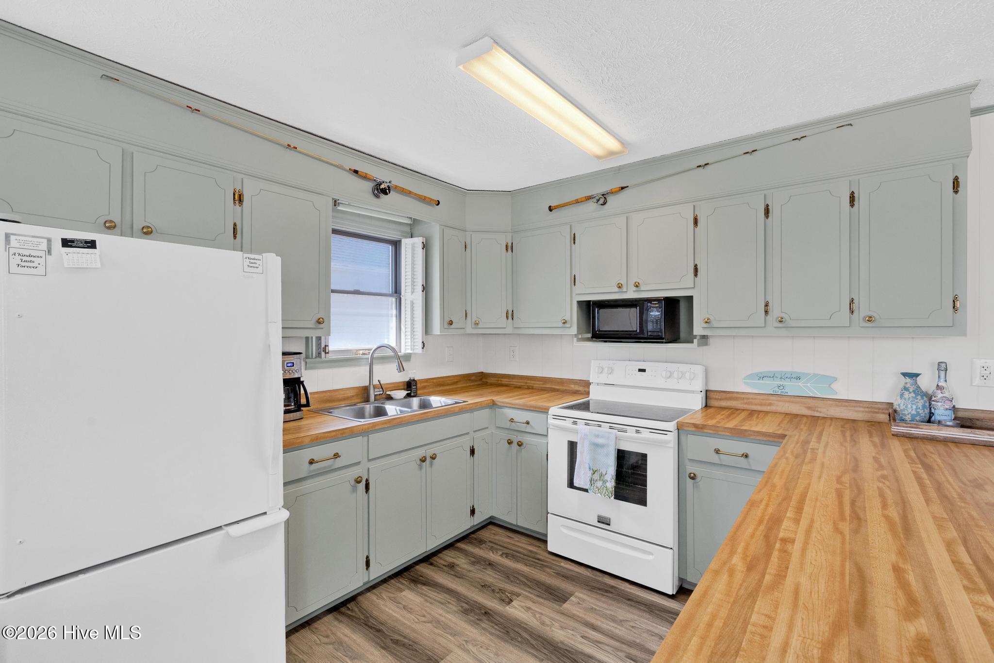 1303 N Topsail Drive Property Photo 16