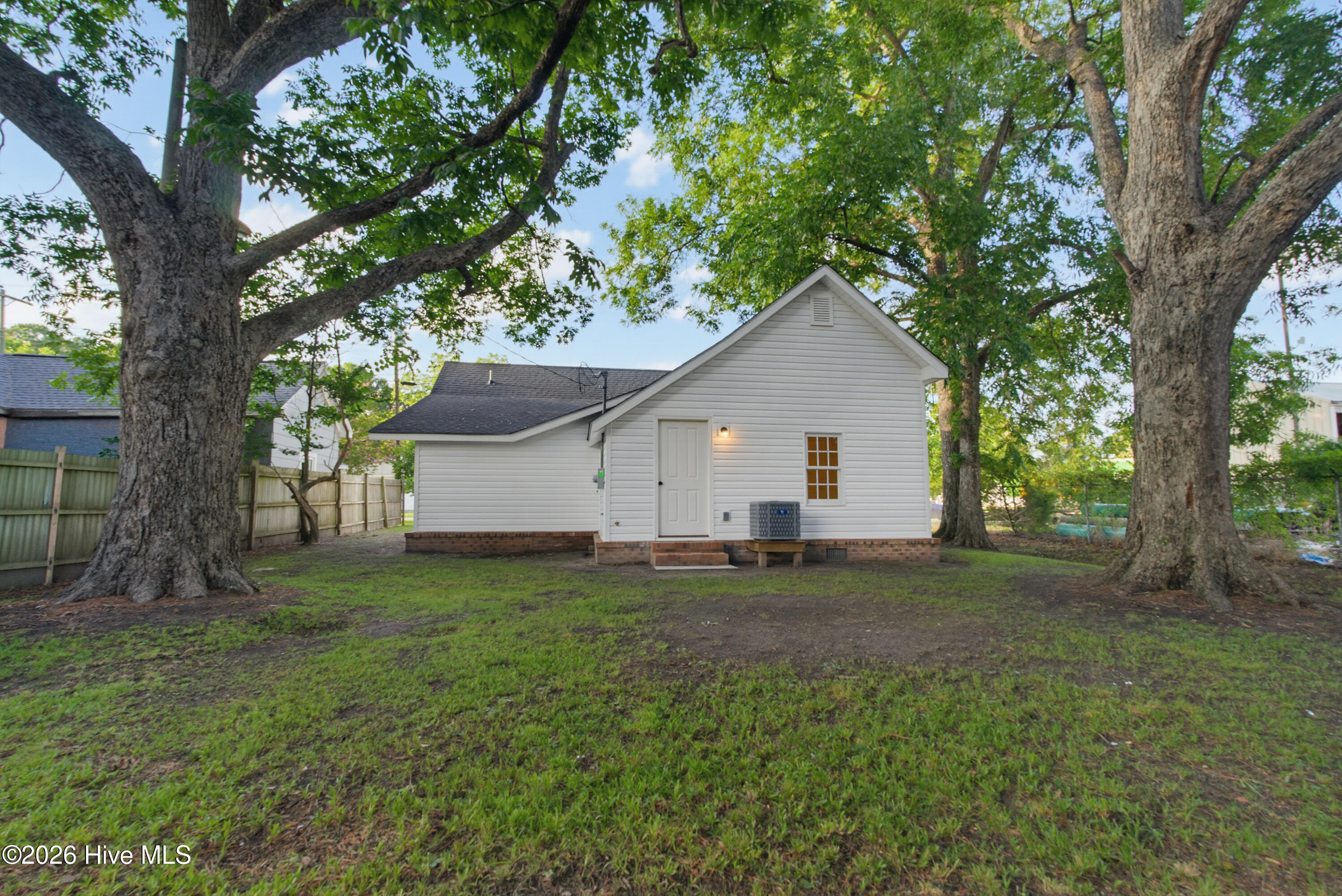 316 E Walter Street Property Photo 4