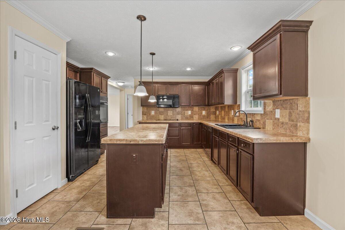 864 Cori Court Property Photo 6