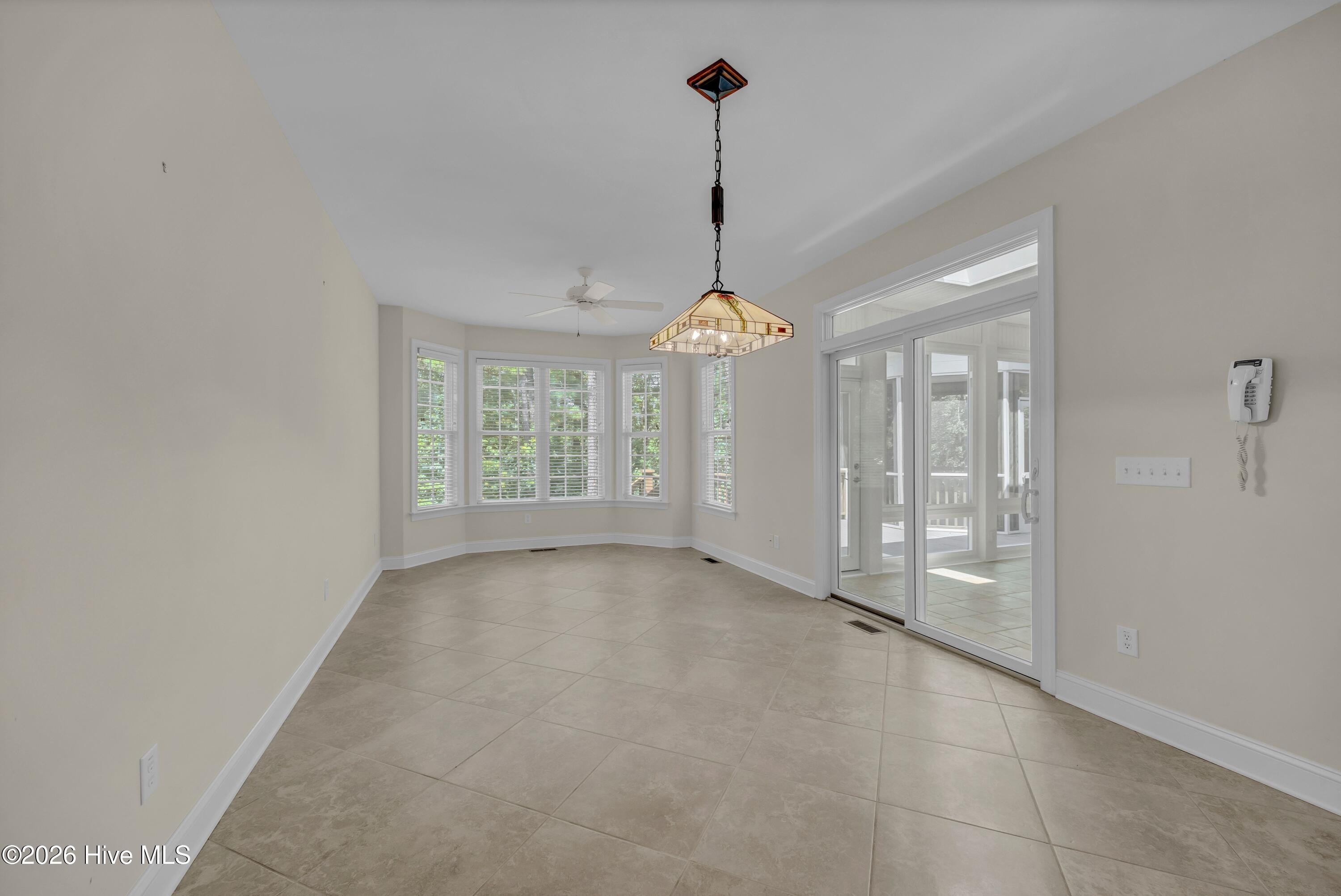 364 Broad Leaf Lane Se Property Photo 10