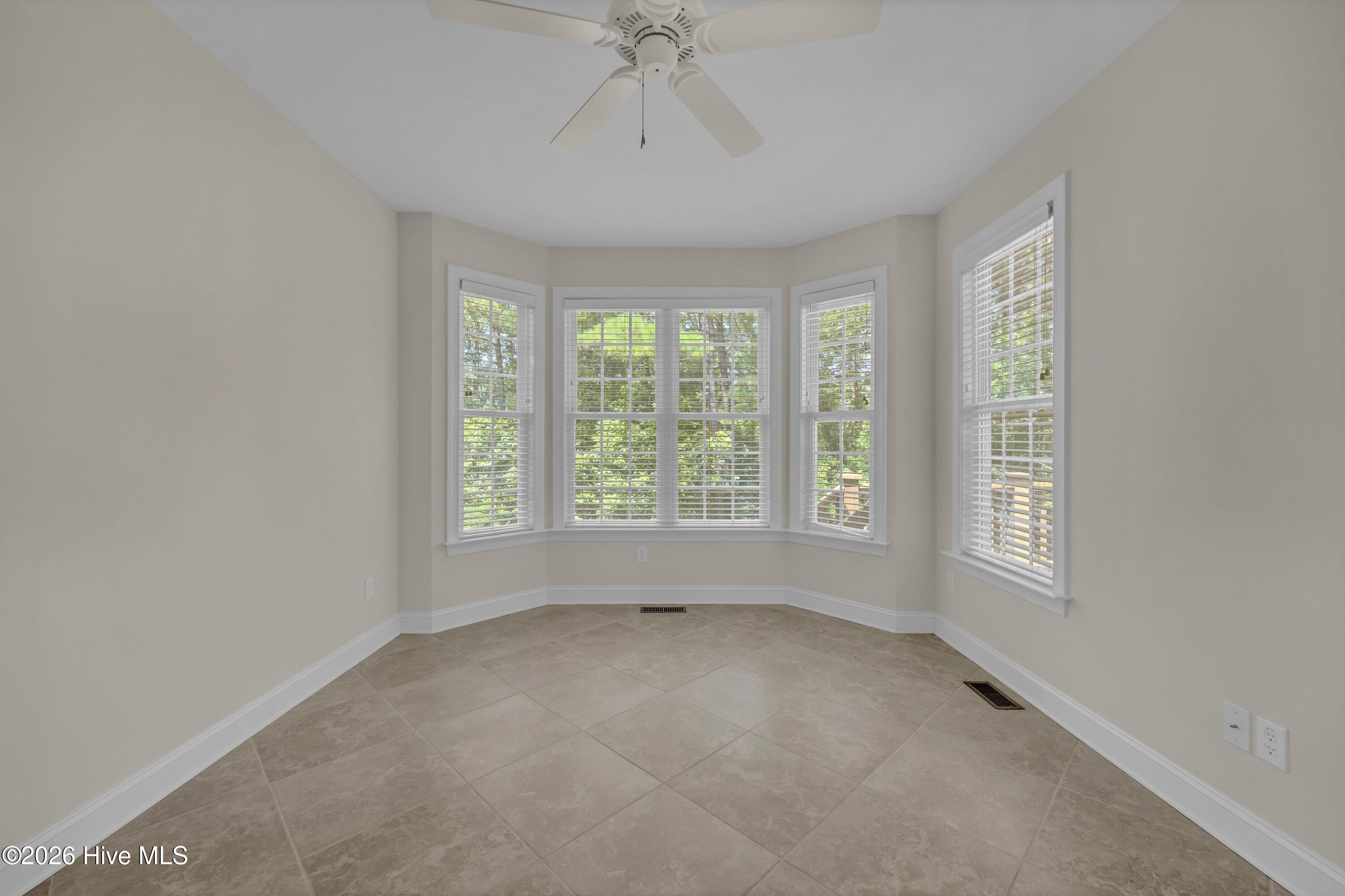 364 Broad Leaf Lane Se Property Photo 11