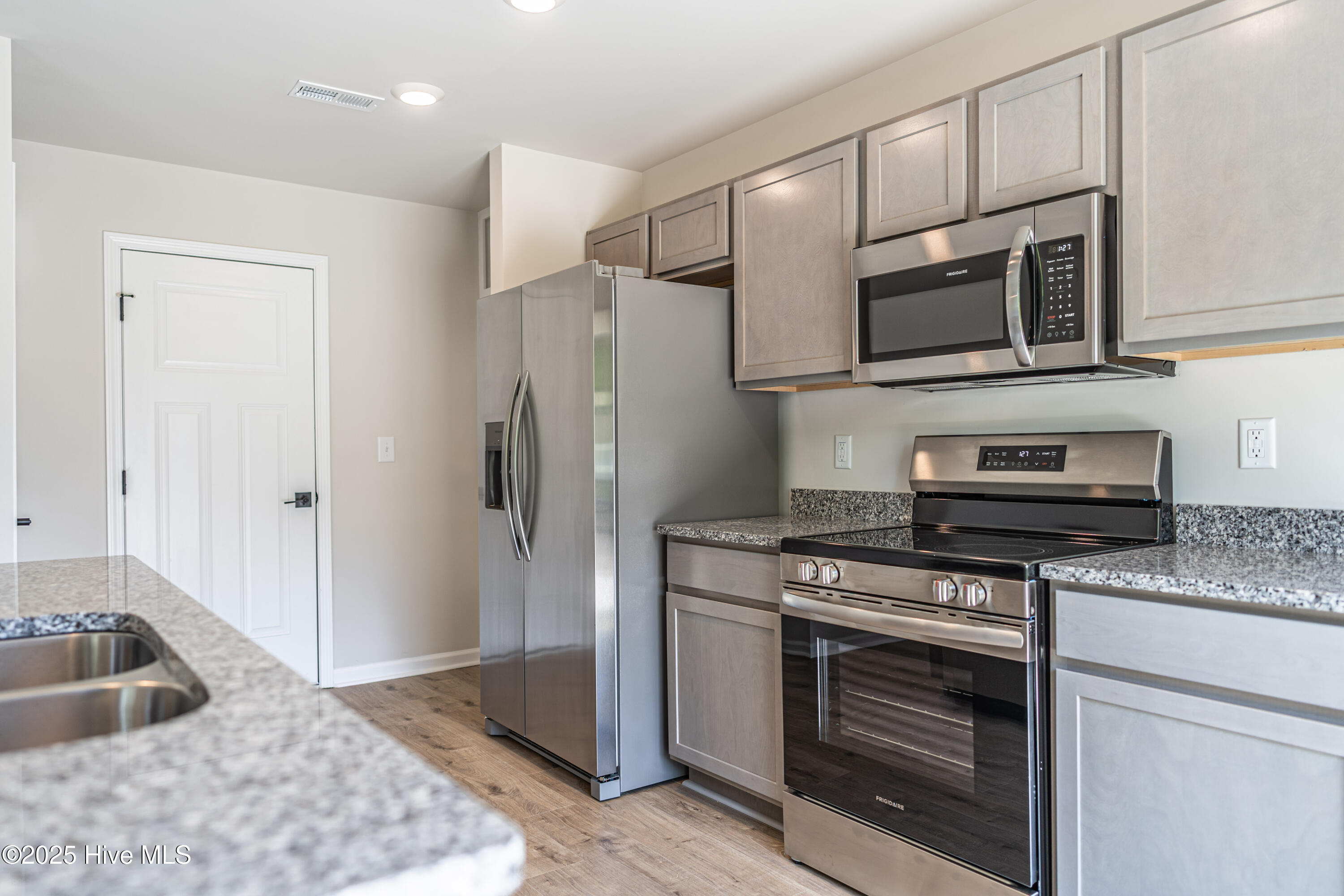 535 S Henley Street Property Photo 10