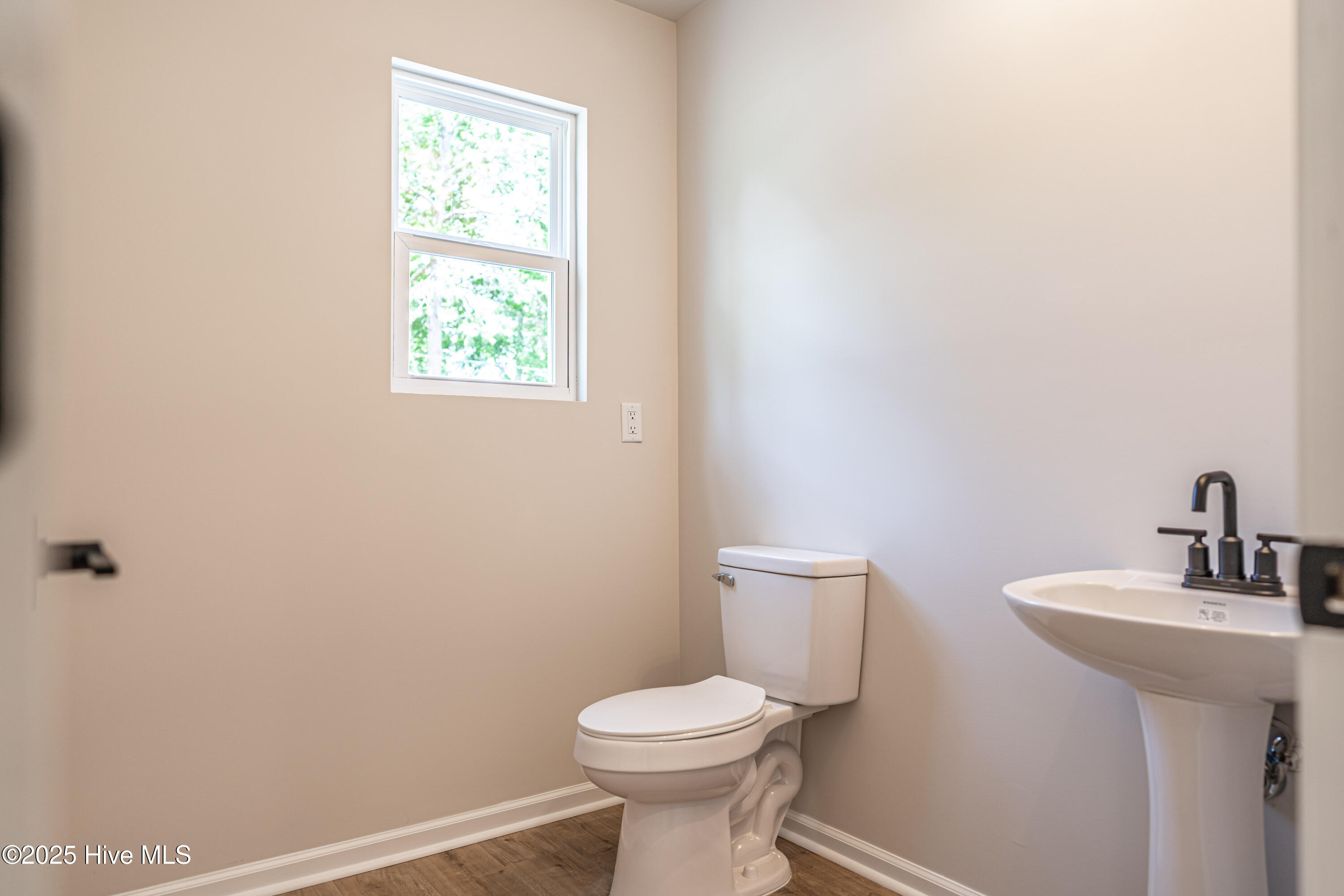 535 S Henley Street Property Photo 18