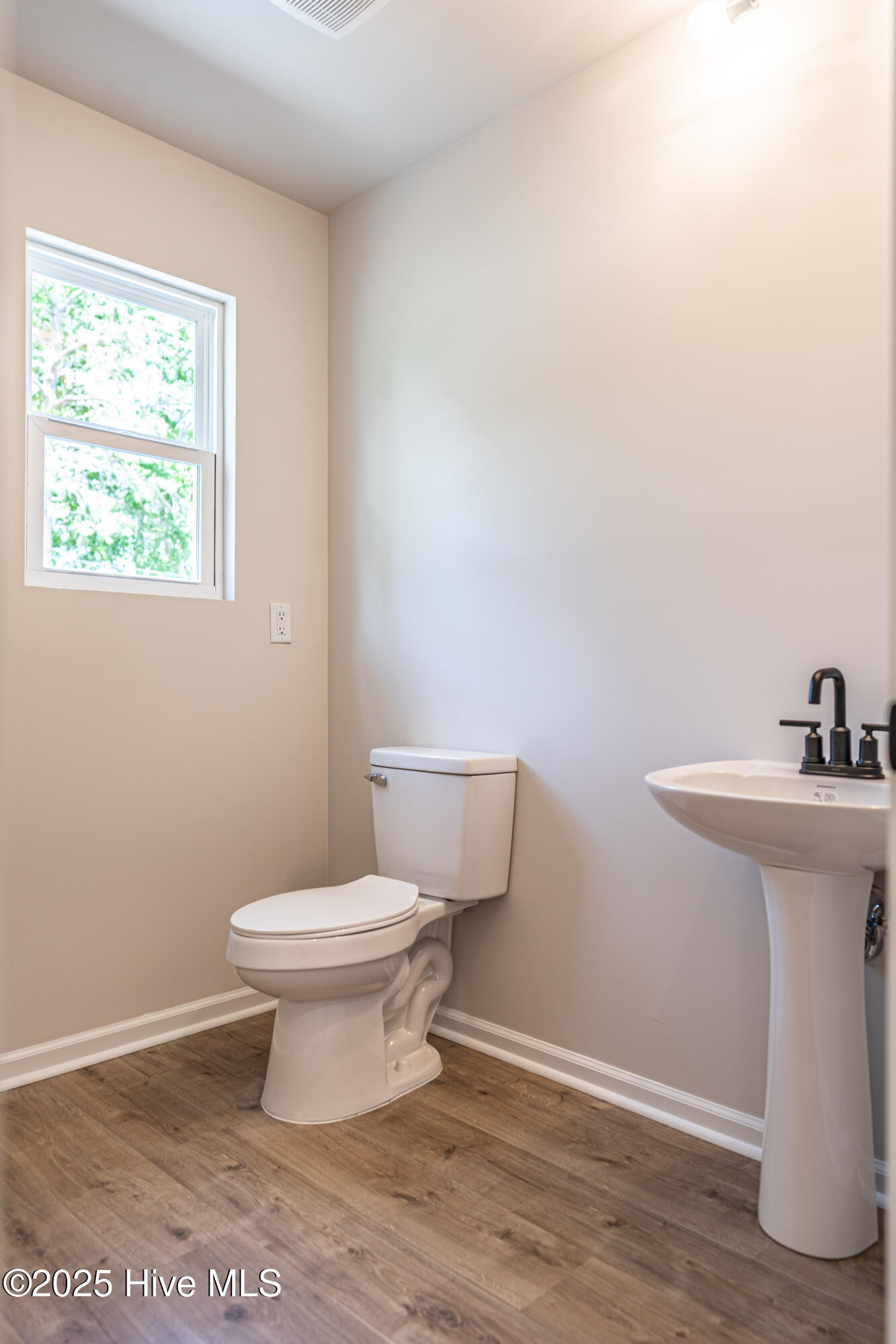 535 S Henley Street Property Photo 19