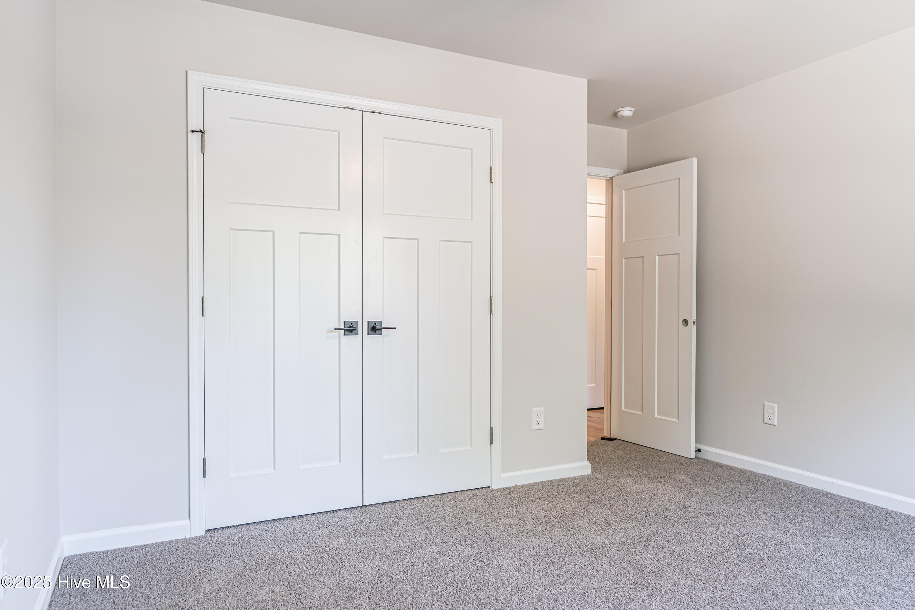 535 S Henley Street Property Photo 25