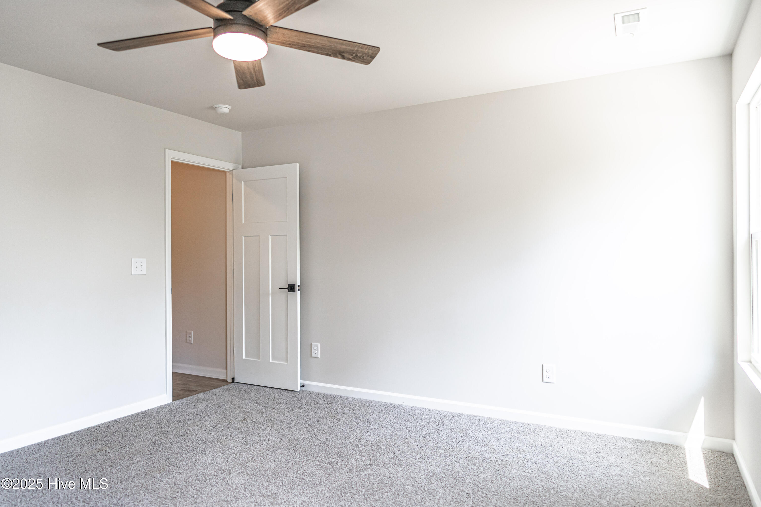 535 S Henley Street Property Photo 30