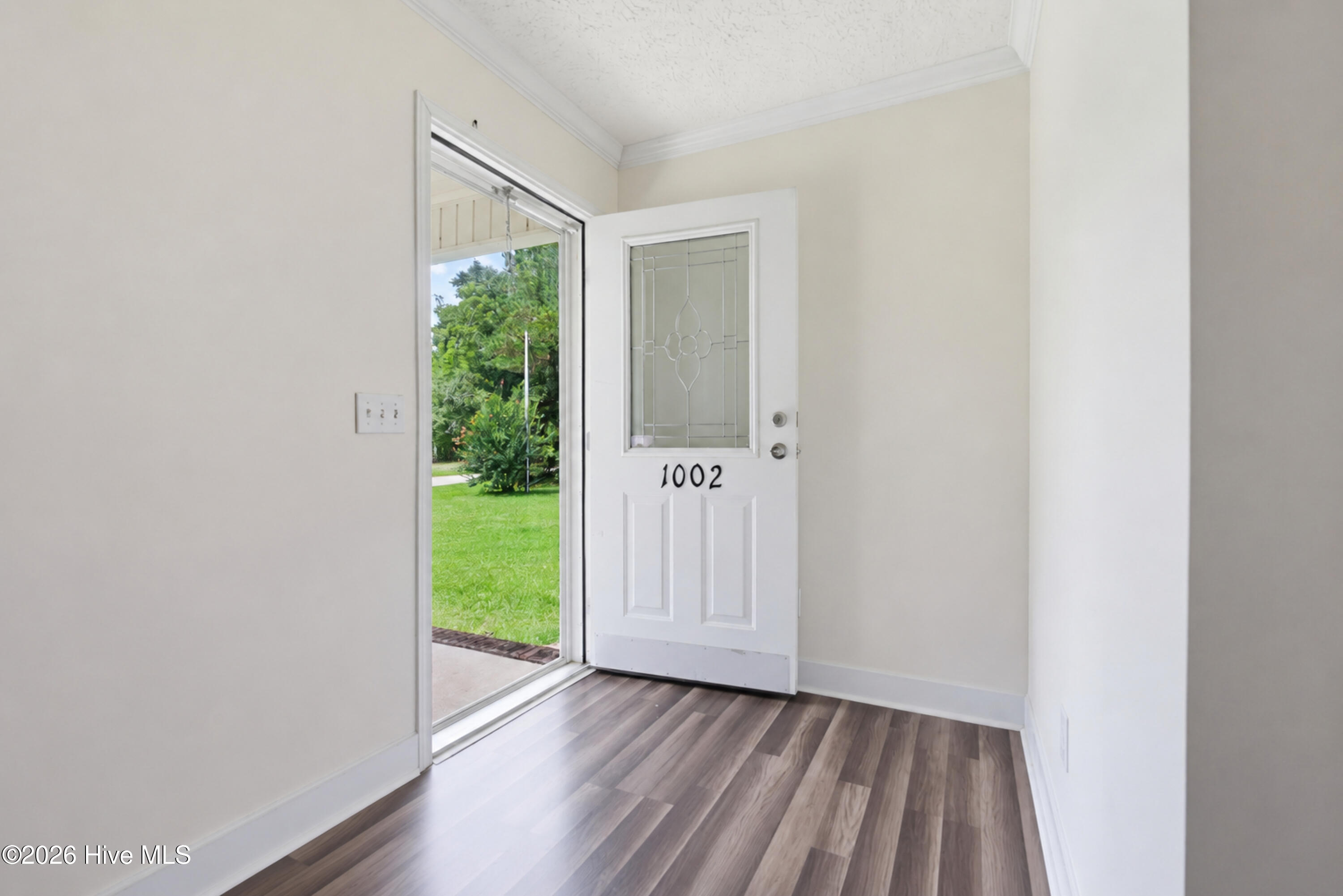 1002 First Avenue Property Photo 7