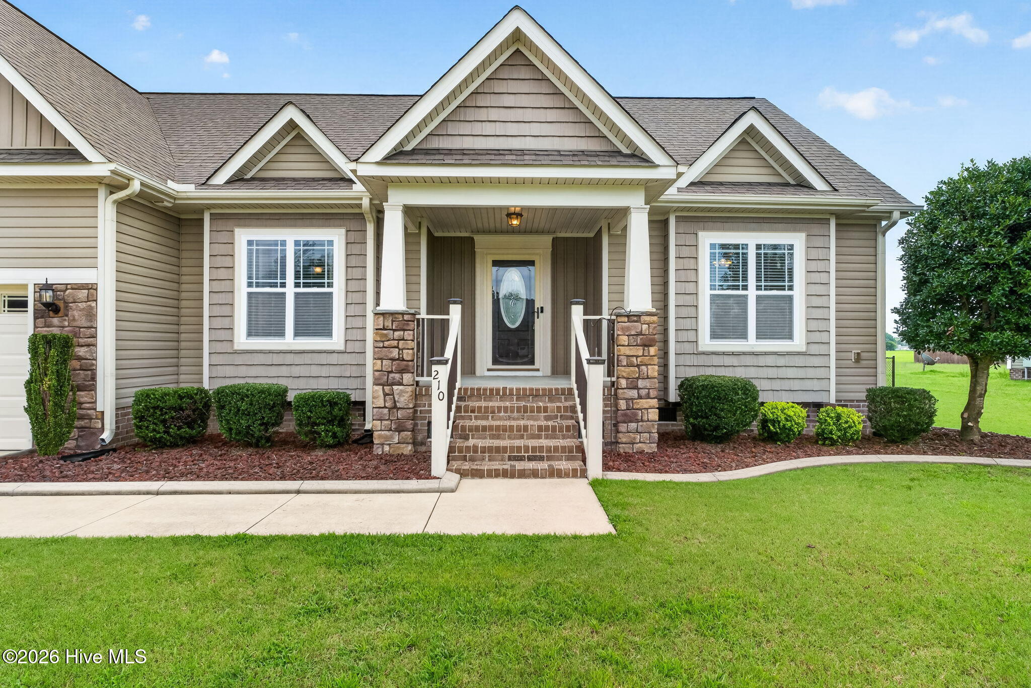 210 Willowbrook Drive Property Photo 4