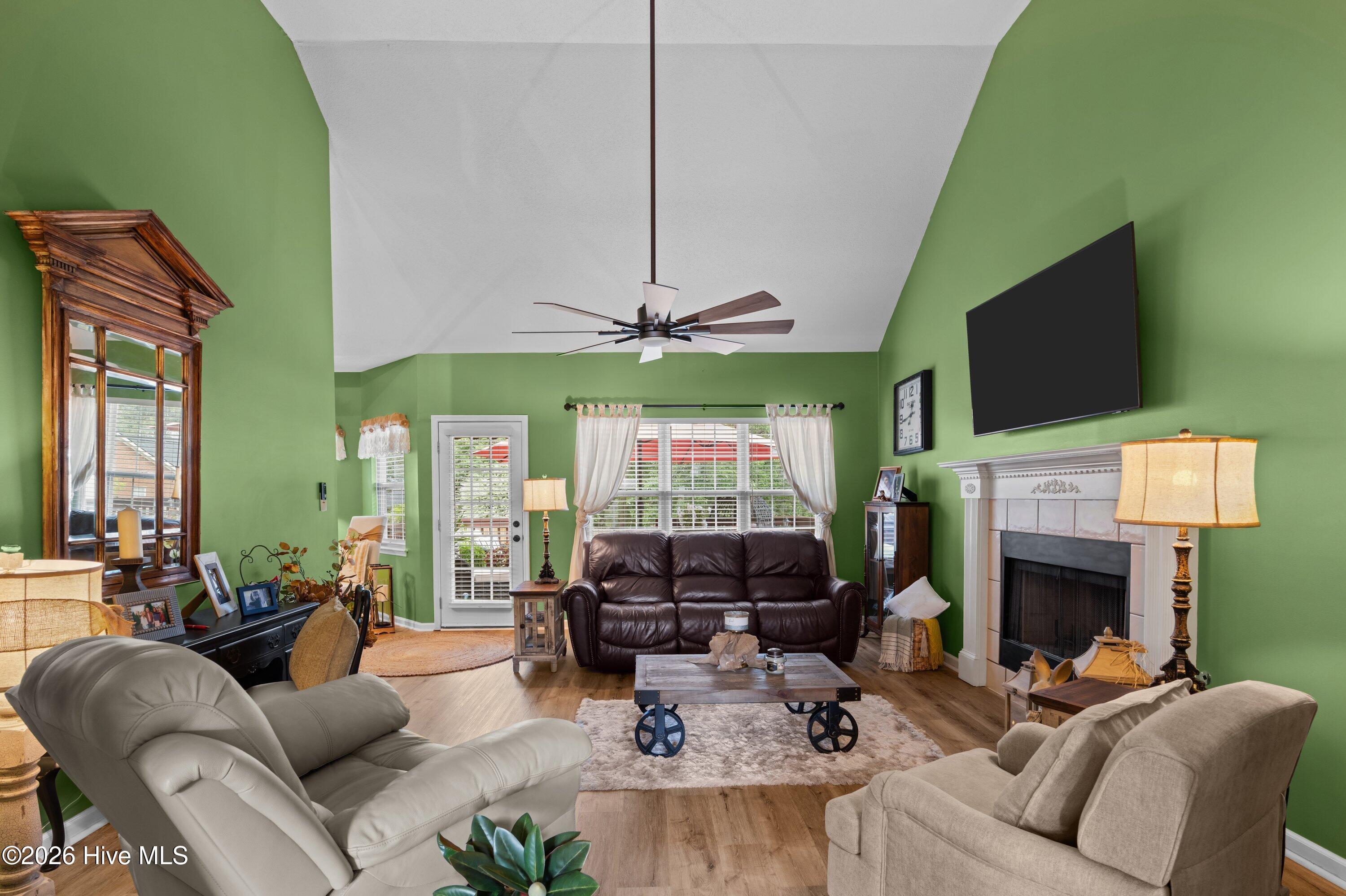 561 Live Oak Court Property Photo 8