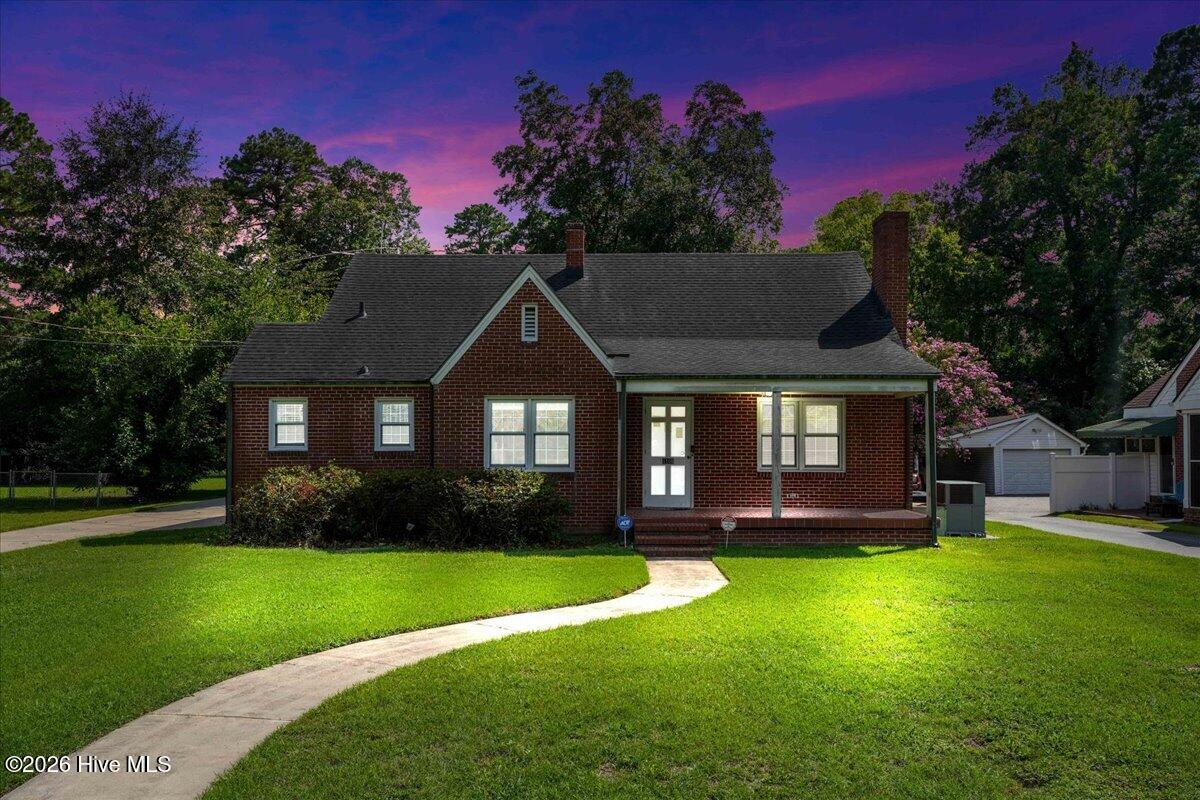 1506 E Holly Street Property Photo 2