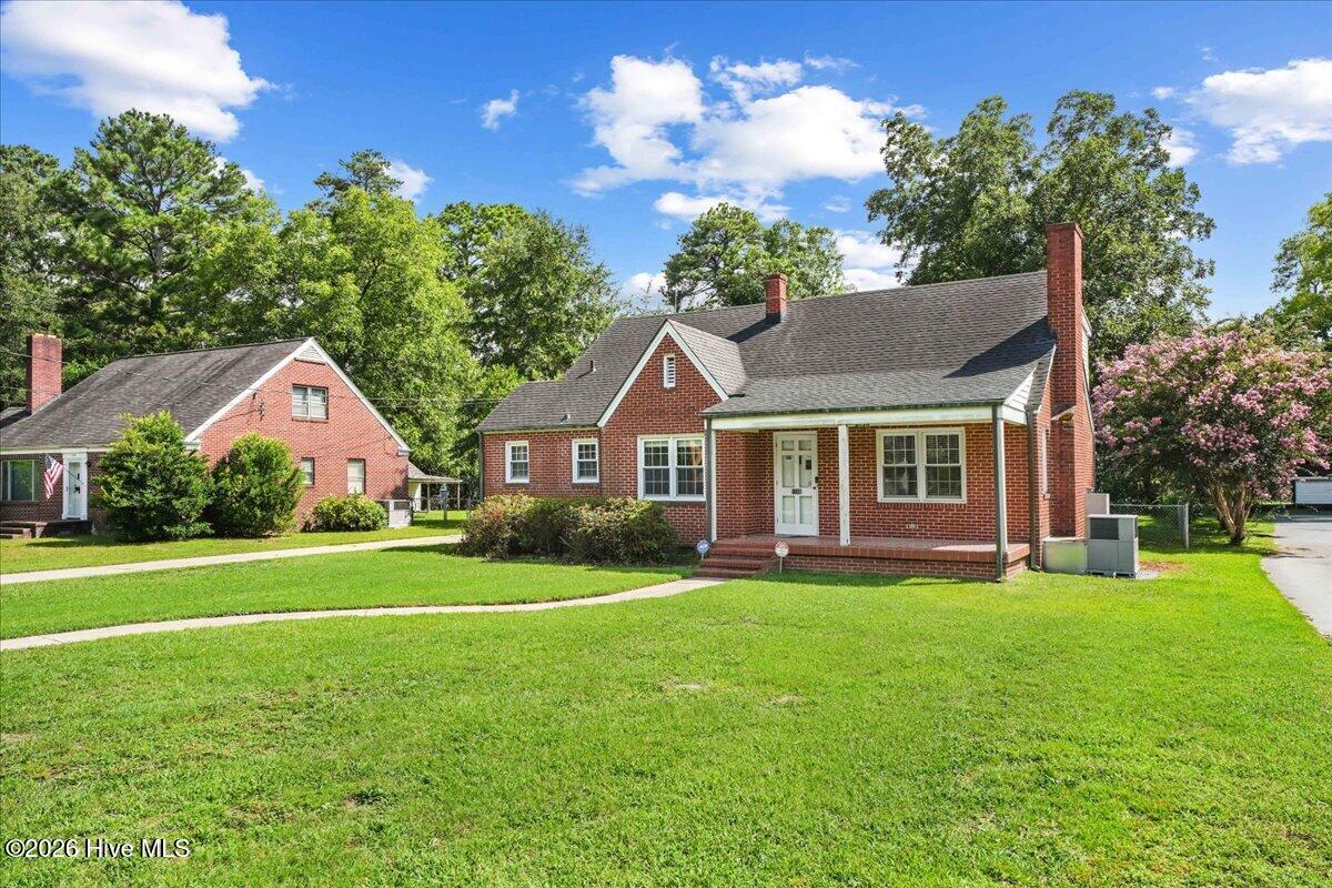 1506 E Holly Street Property Photo 4