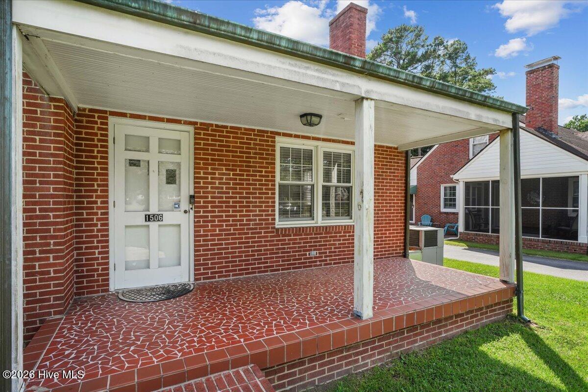 1506 E Holly Street Property Photo 5