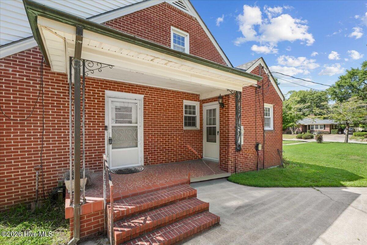 1506 E Holly Street Property Photo 6