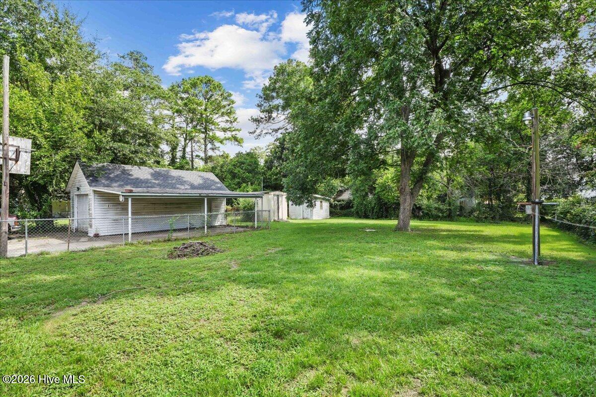1506 E Holly Street Property Photo 7