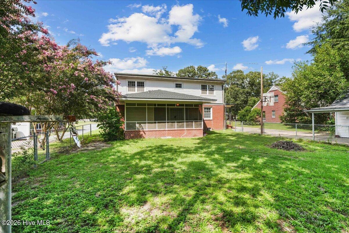 1506 E Holly Street Property Photo 8